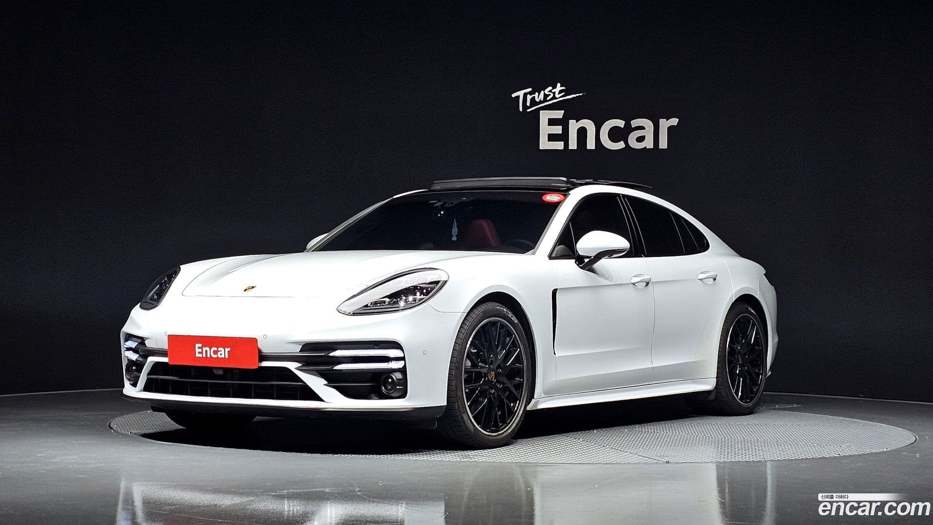 Main__Slider__Photo:Panamera Porsche 2019.8-0