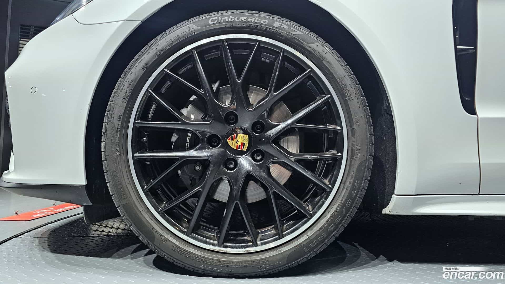 Panamera Porsche 2019.8-OUTER-005