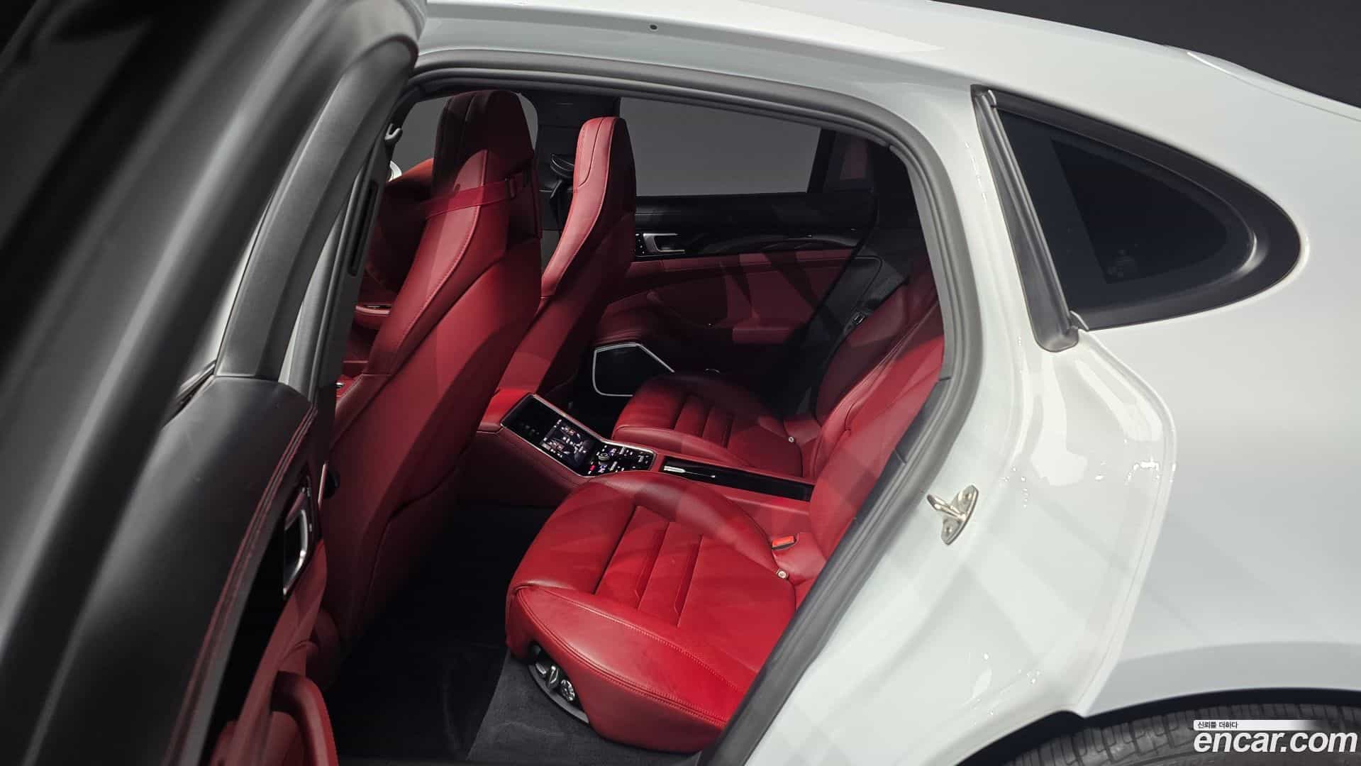 Panamera Porsche 2019.8-OPTION-016