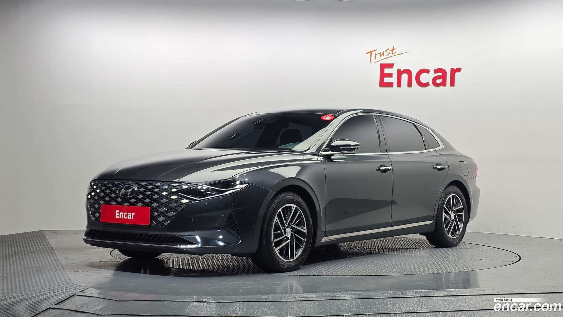 Main__Slider__Photo:Grandeur Hyundai 2021.10-0