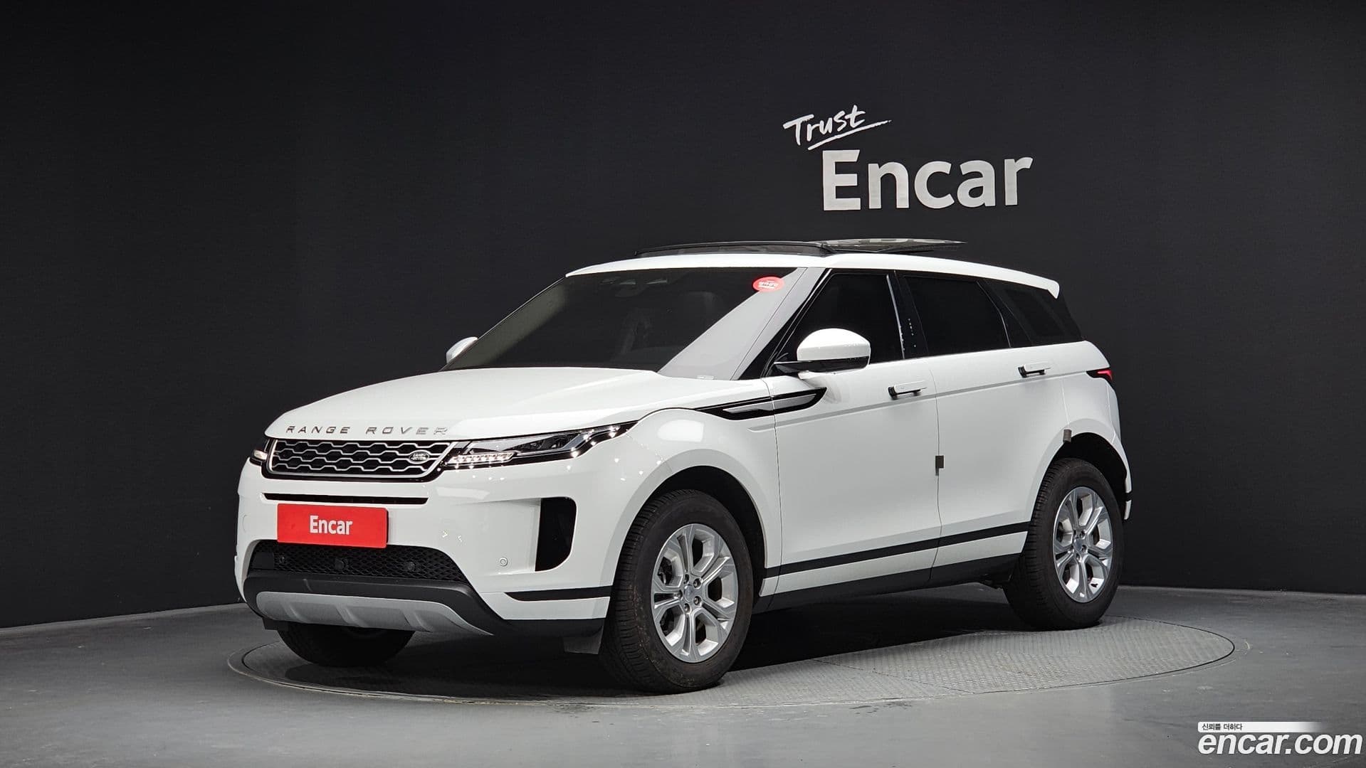 Main__Slider__Photo:Range Rover Evoque Land Rover 2023.5-0