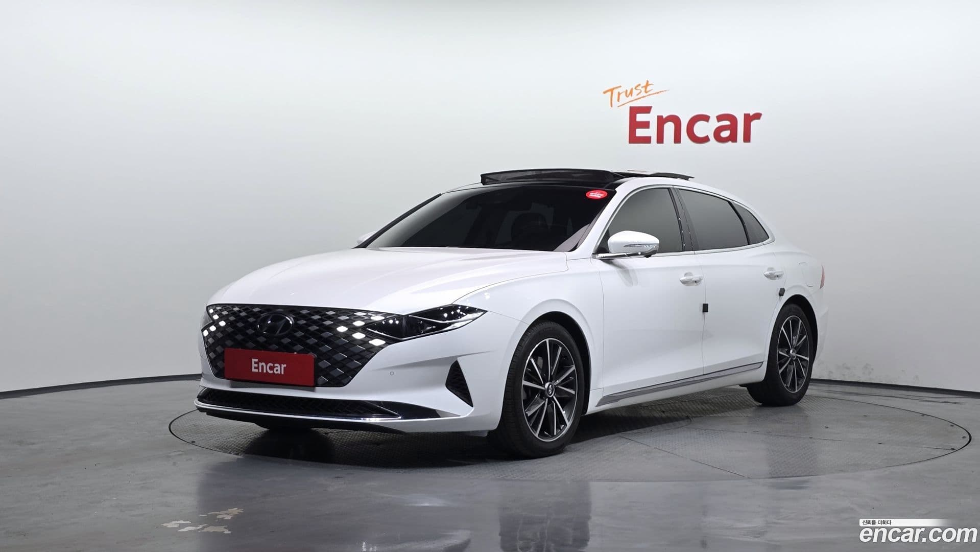 Main__Slider__Photo:Grandeur Hyundai 2020.8-0