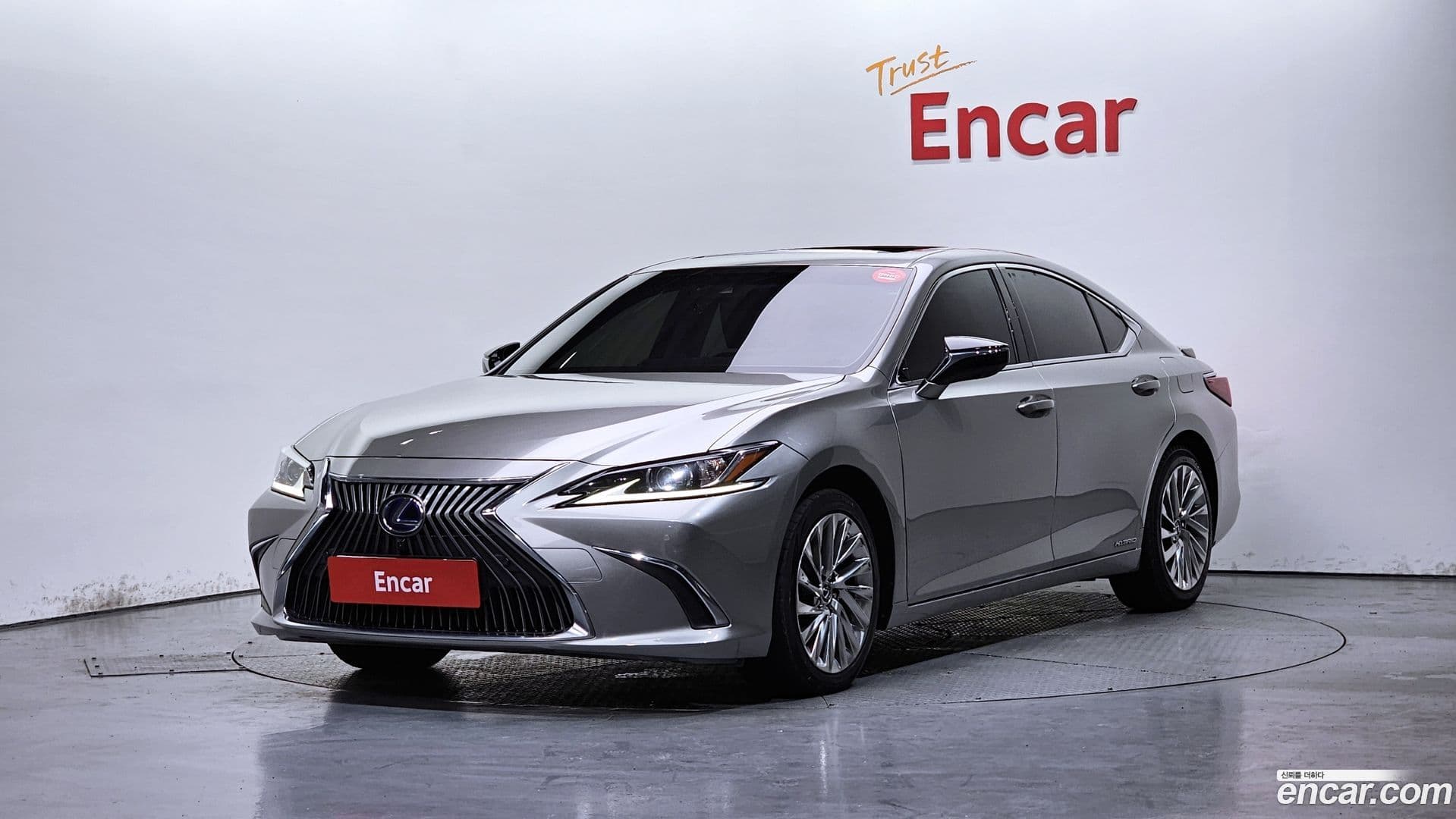 Main__Slider__Photo:ES Lexus 2018.11-0