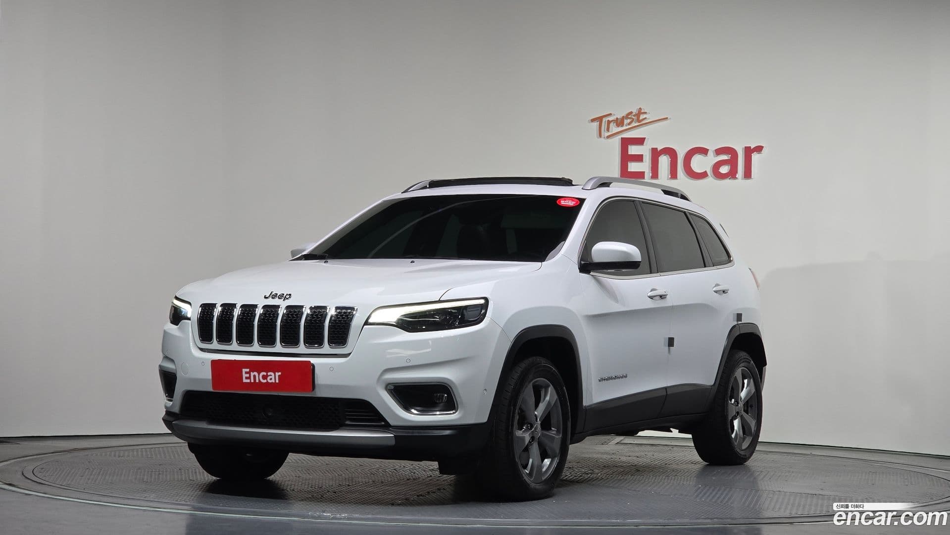 Main__Slider__Photo:Cherokee Jeep 2020.1-0