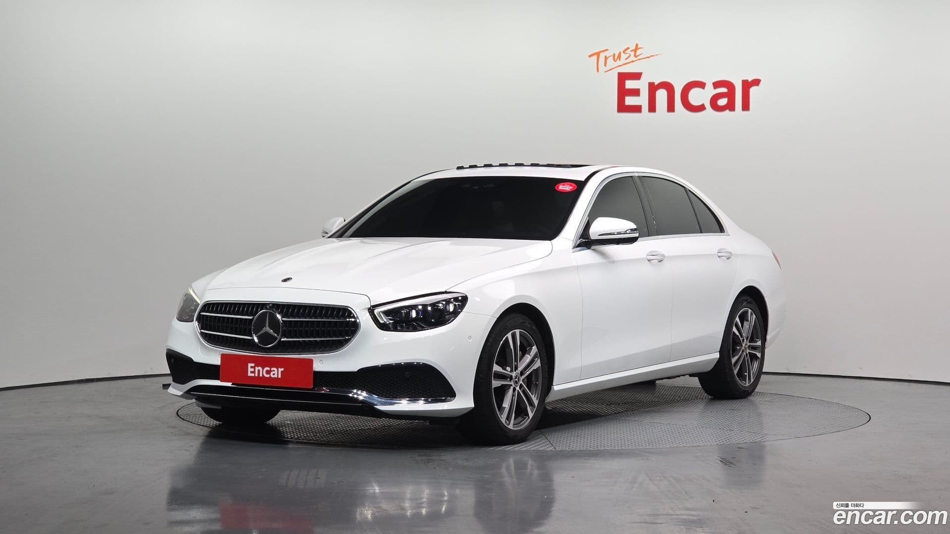Main__Slider__Photo:E-Class Mercedes-Benz 2021.1-0