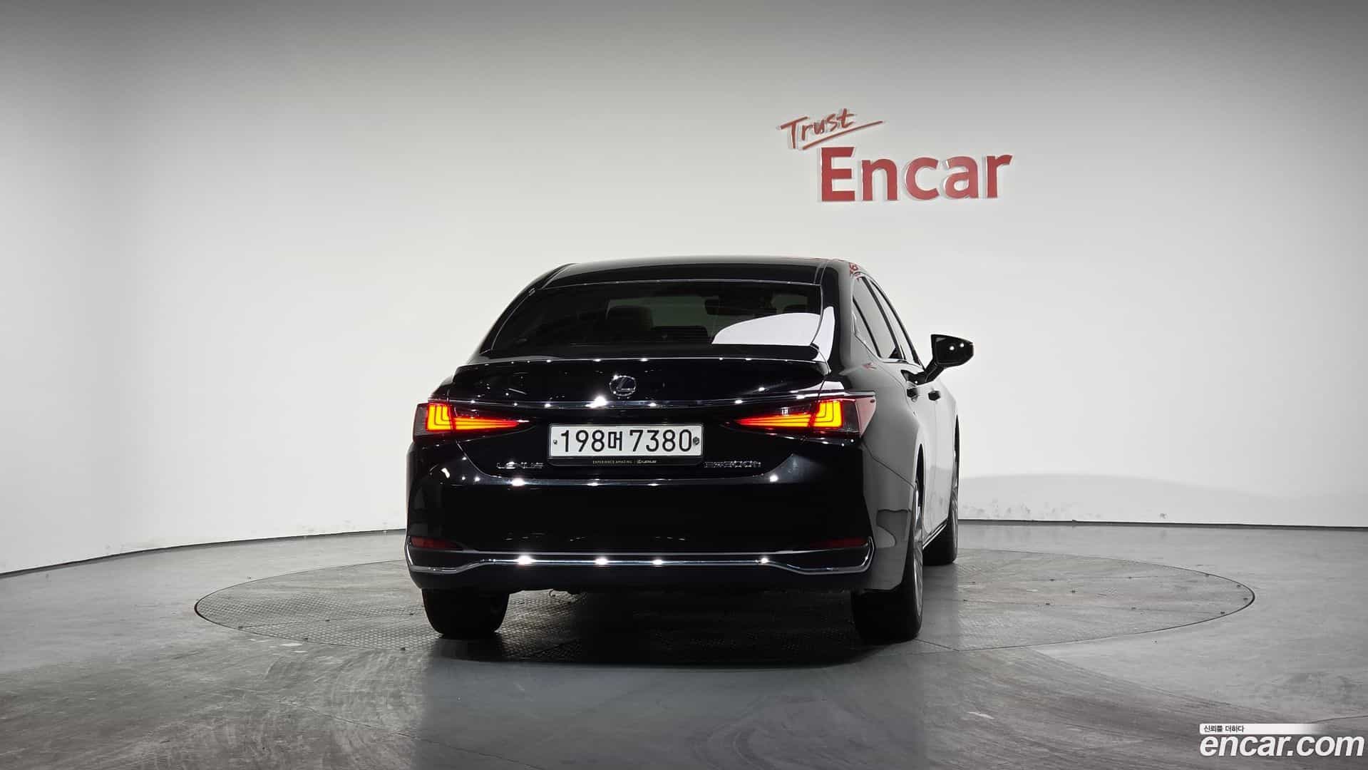 ES Lexus 2018.10-OUTER-004