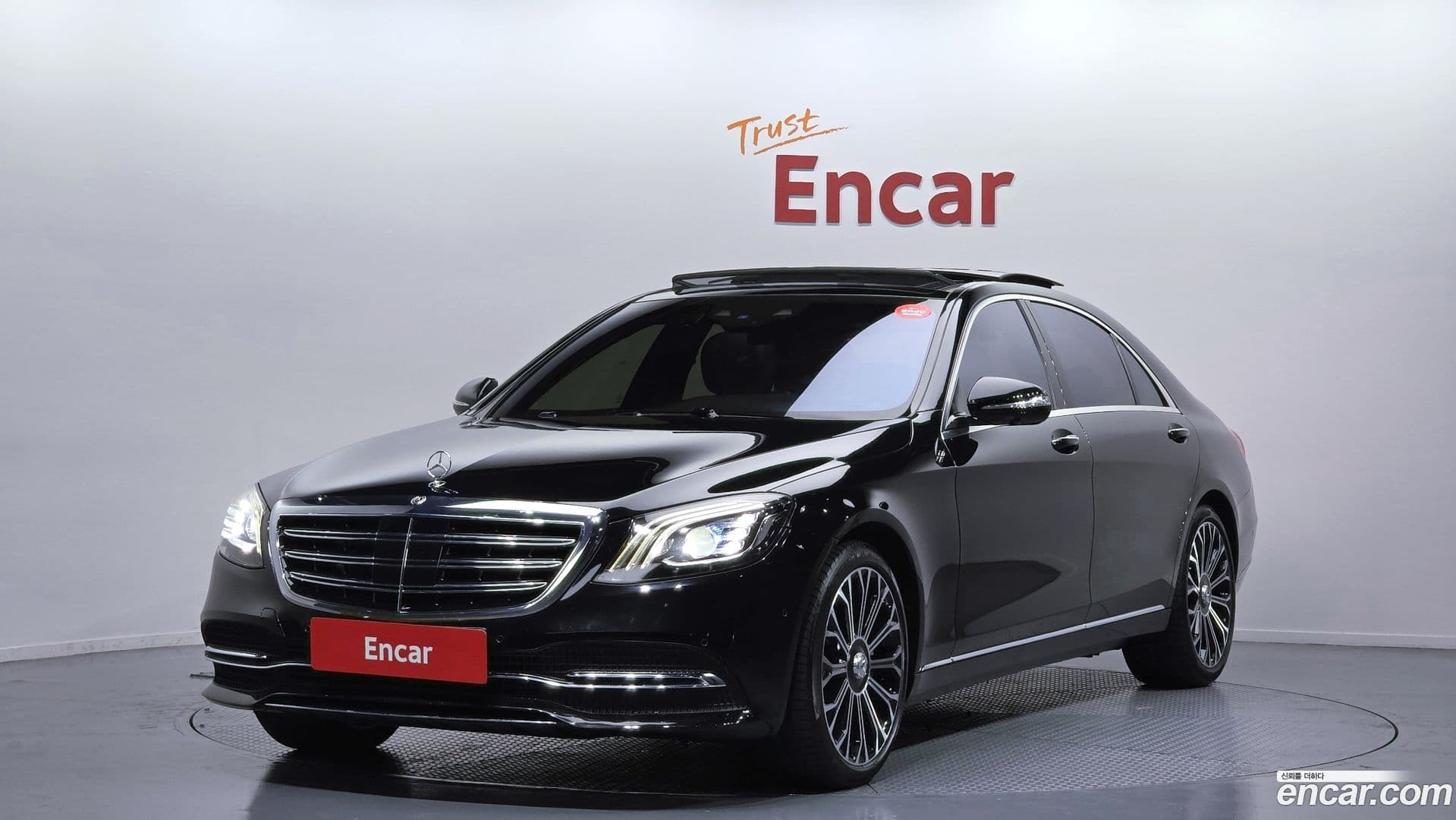 Main__Slider__Photo:S-Class Mercedes-Benz 2020.9-0