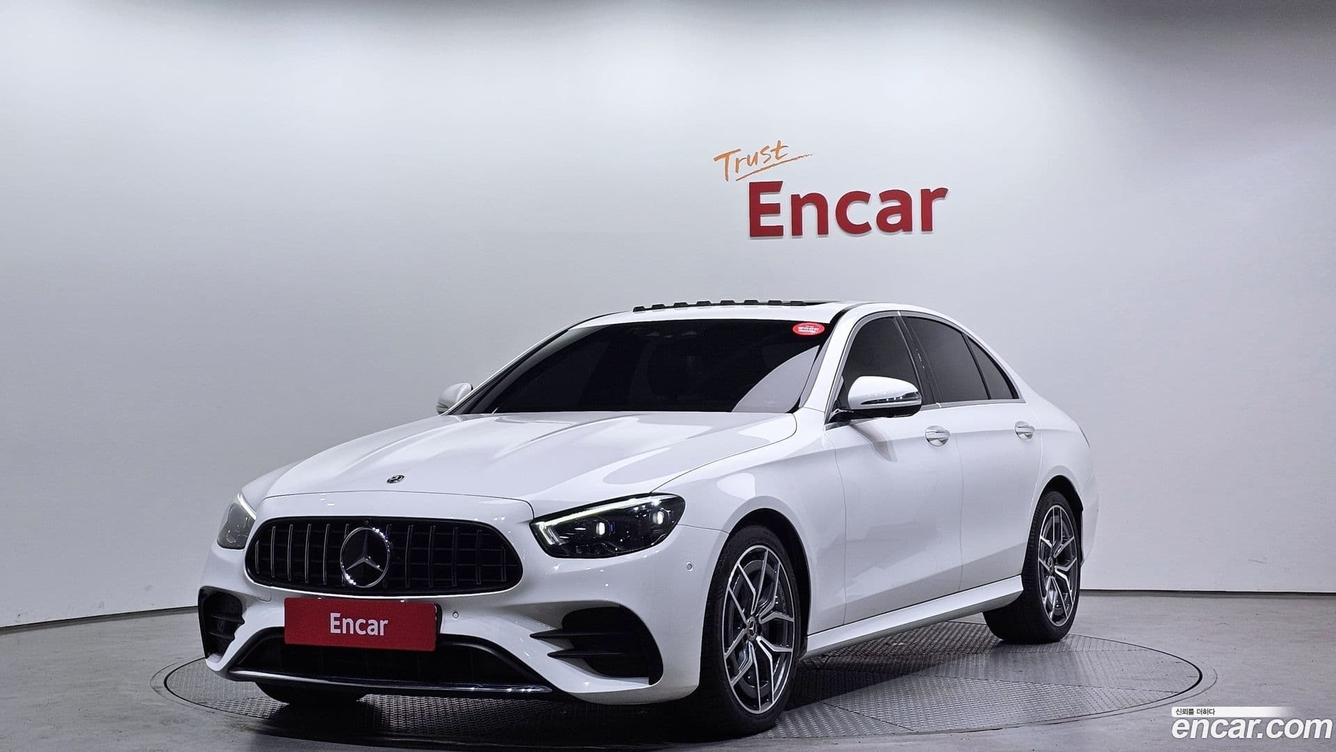Main__Slider__Photo:E-Class Mercedes-Benz 2022.11-0