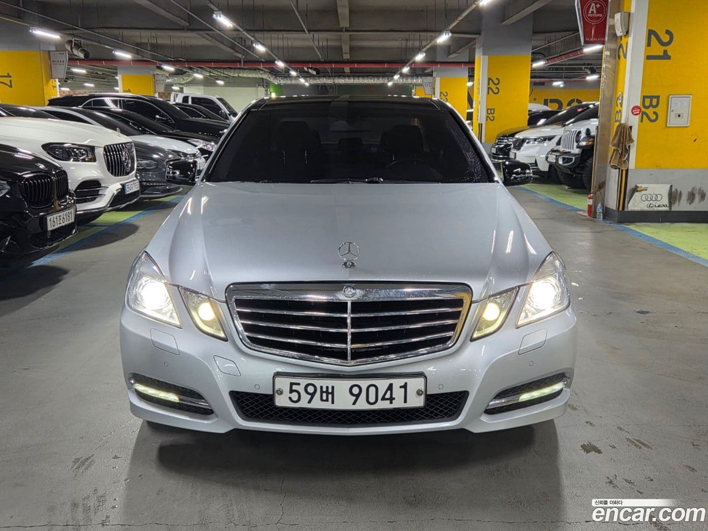 Main__Slider__Photo:E-Class Mercedes-Benz 2010.9-0