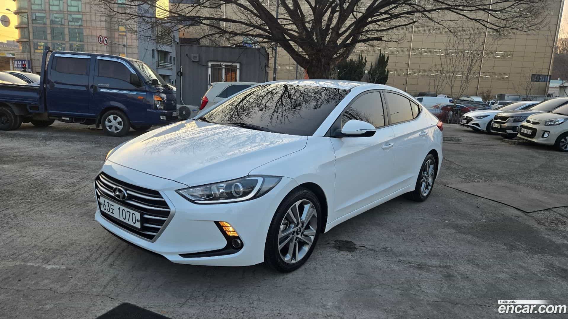 AVANTE Hyundai 2018.3-OUTER-001
