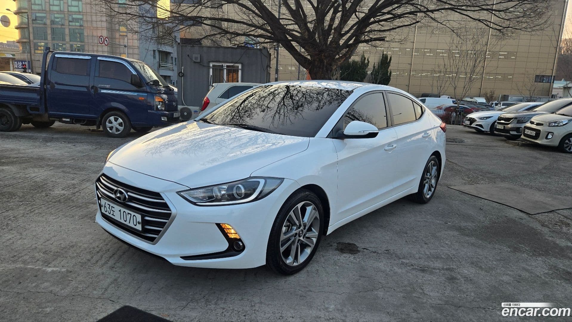 Main__Slider__Photo:AVANTE Hyundai 2018.3-0