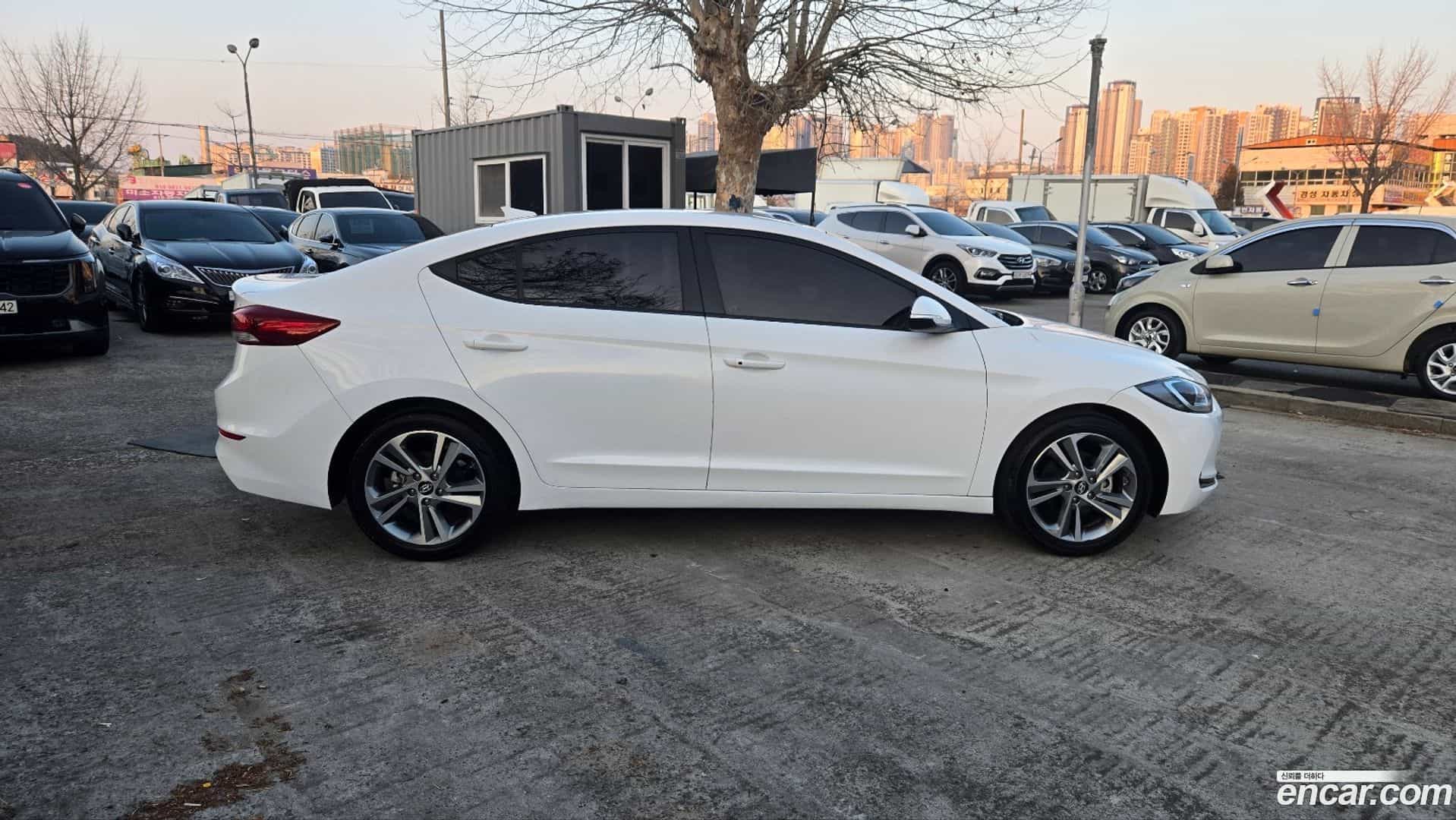AVANTE Hyundai 2018.3-INNER-007