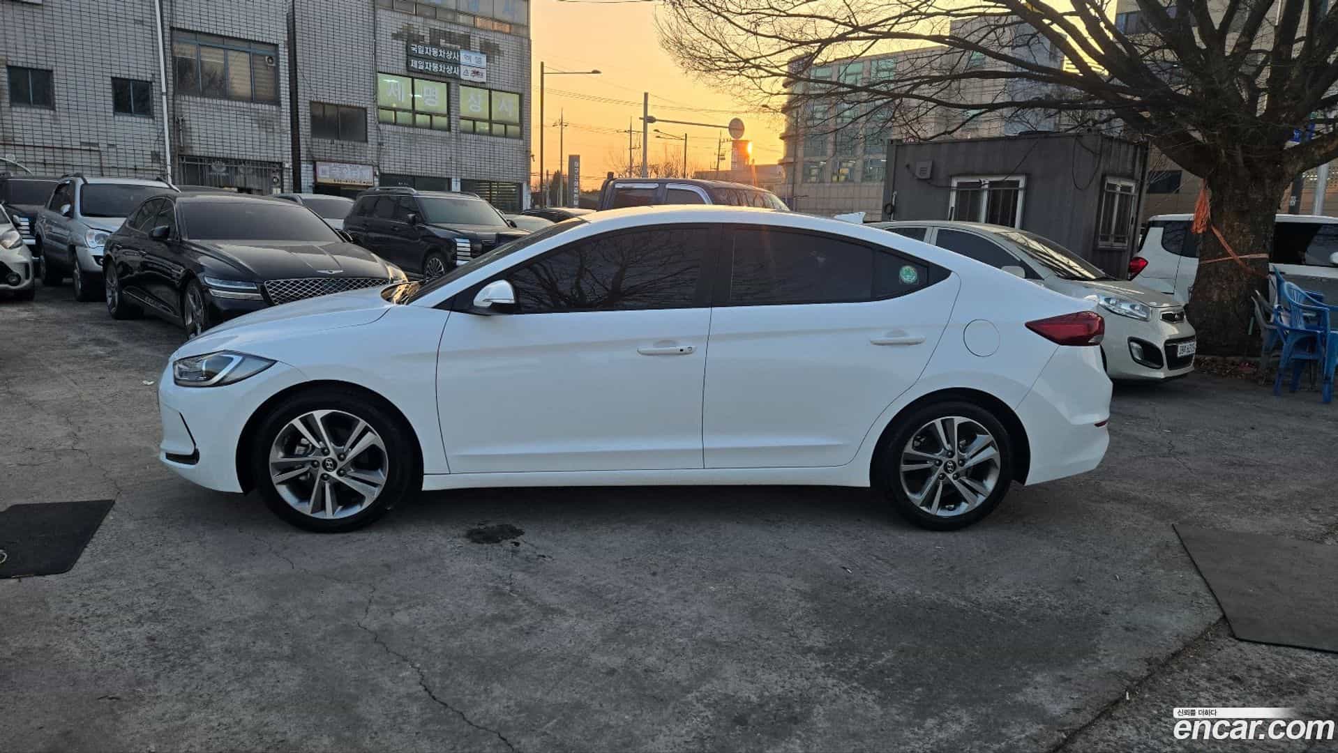 AVANTE Hyundai 2018.3-INNER-008