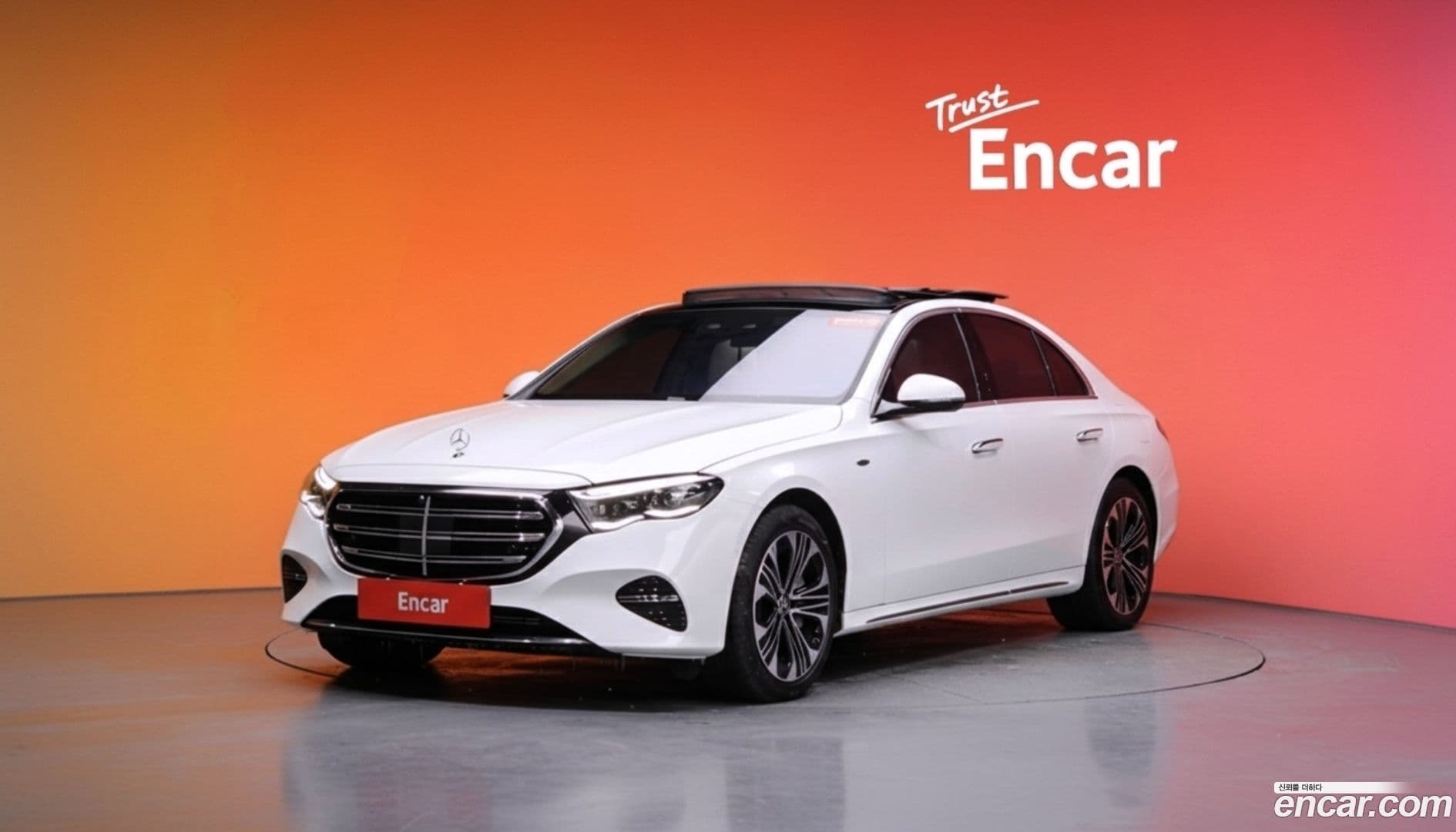 Main__Slider__Photo:E-Class Mercedes-Benz 2025.4-0