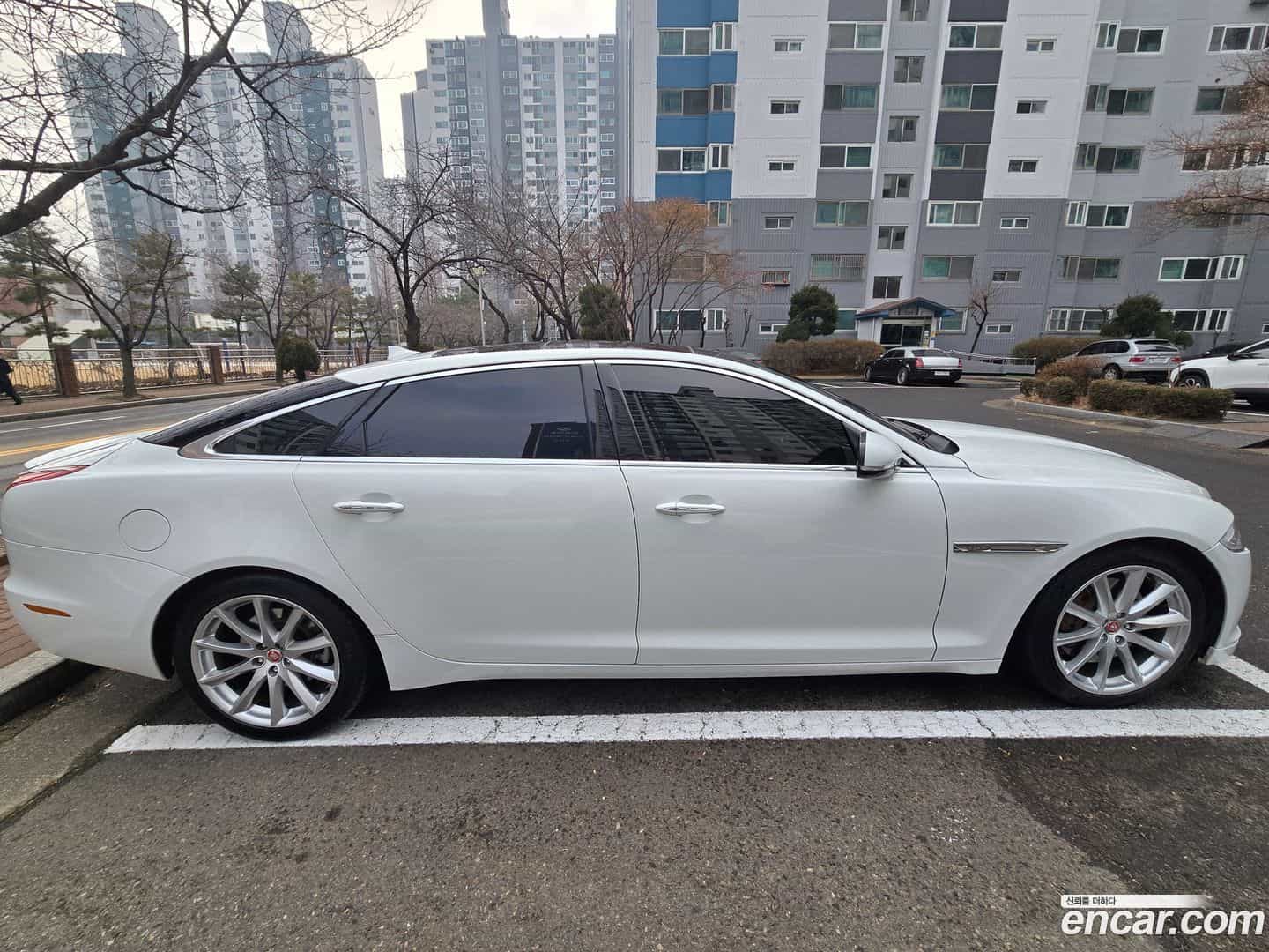 XJ Jaguar 2014.0-OUTER-002