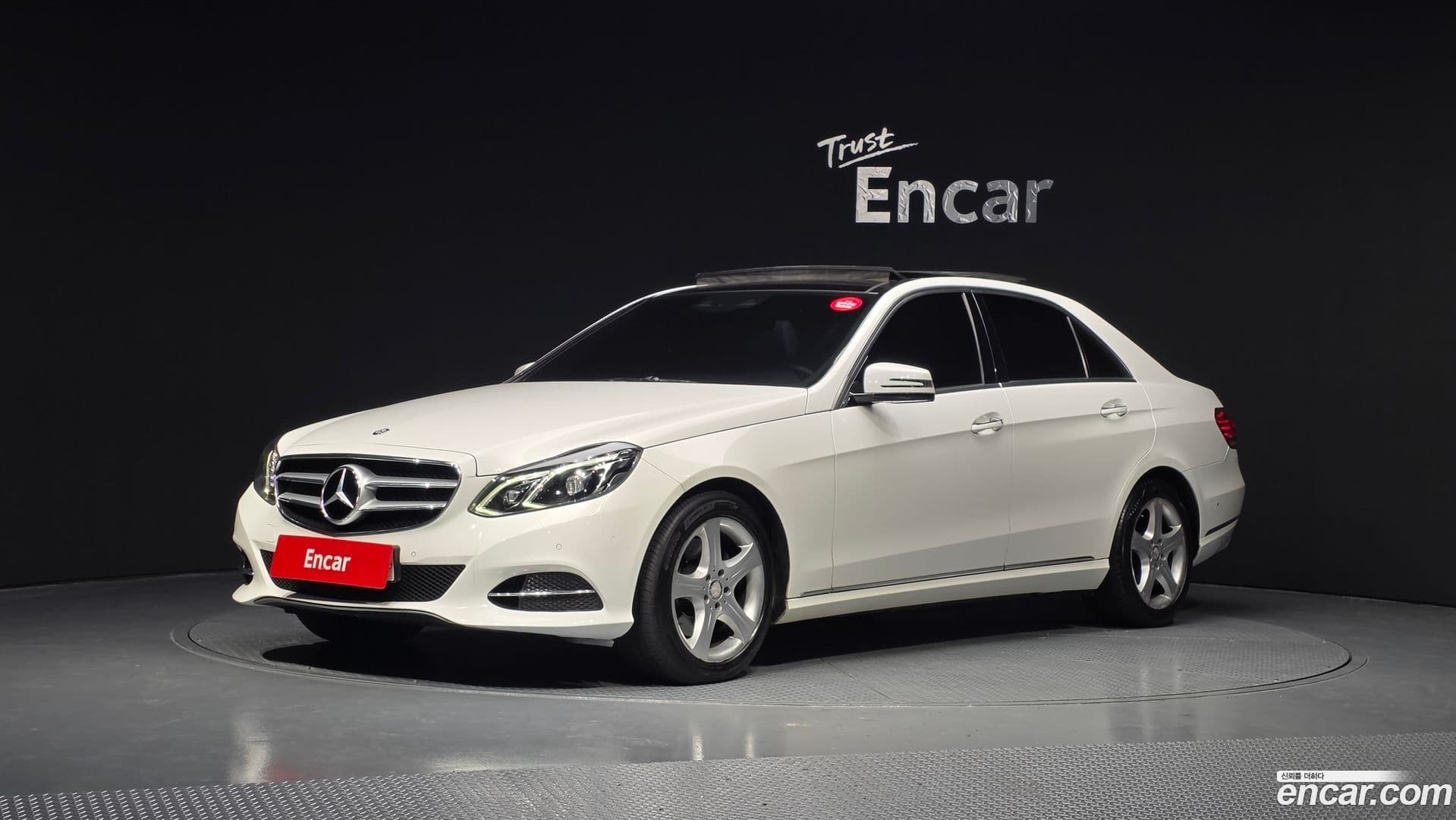 Main__Slider__Photo:E-Class Mercedes-Benz 2014.3-0
