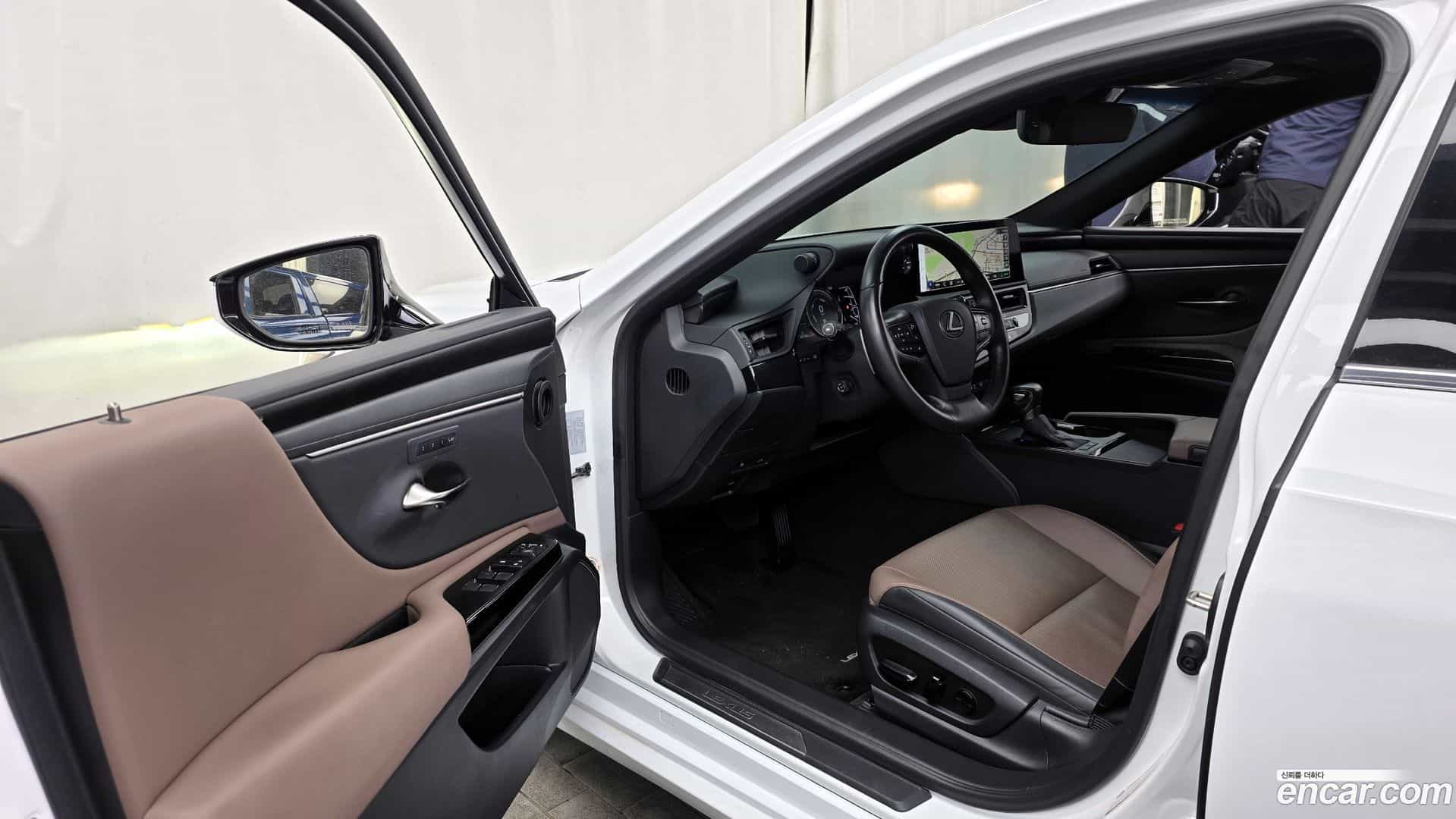 ES Lexus 2024.0-INNER-010