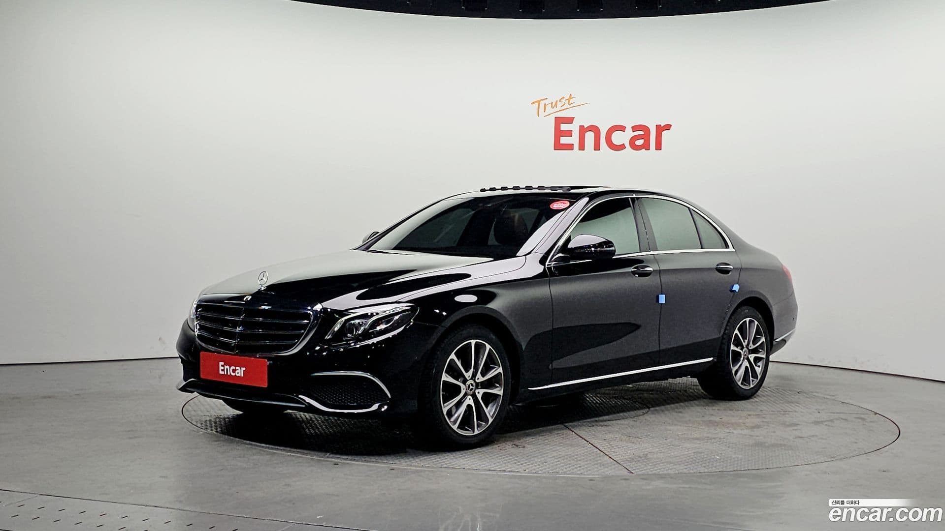 Main__Slider__Photo:E-Class Mercedes-Benz 2018.0-0
