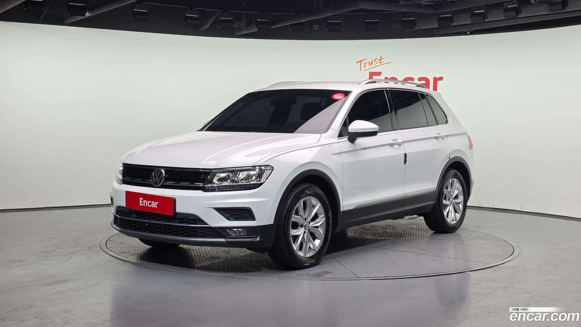 Main__Slider__Photo:Tiguan Volkswagen 2020.9-0