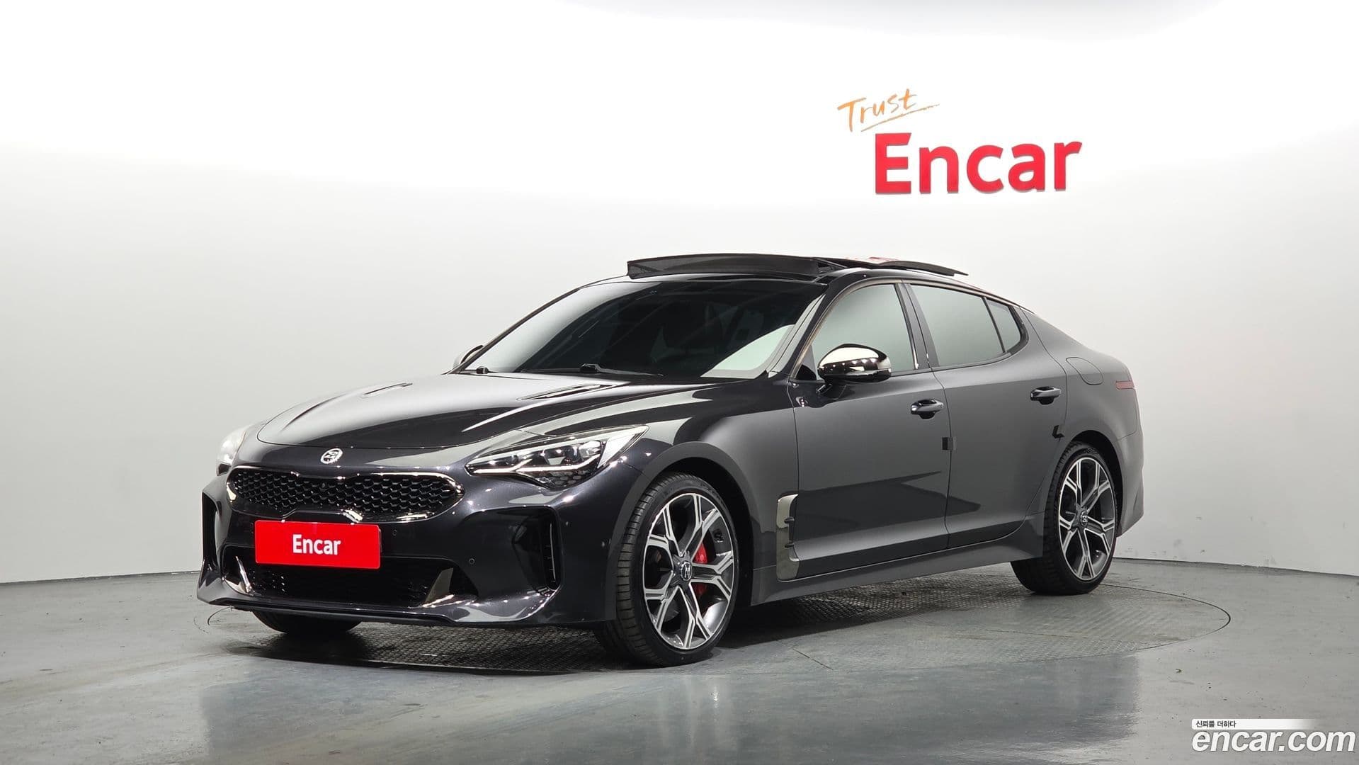 Main__Slider__Photo:Stinger Kia 2017.10-0