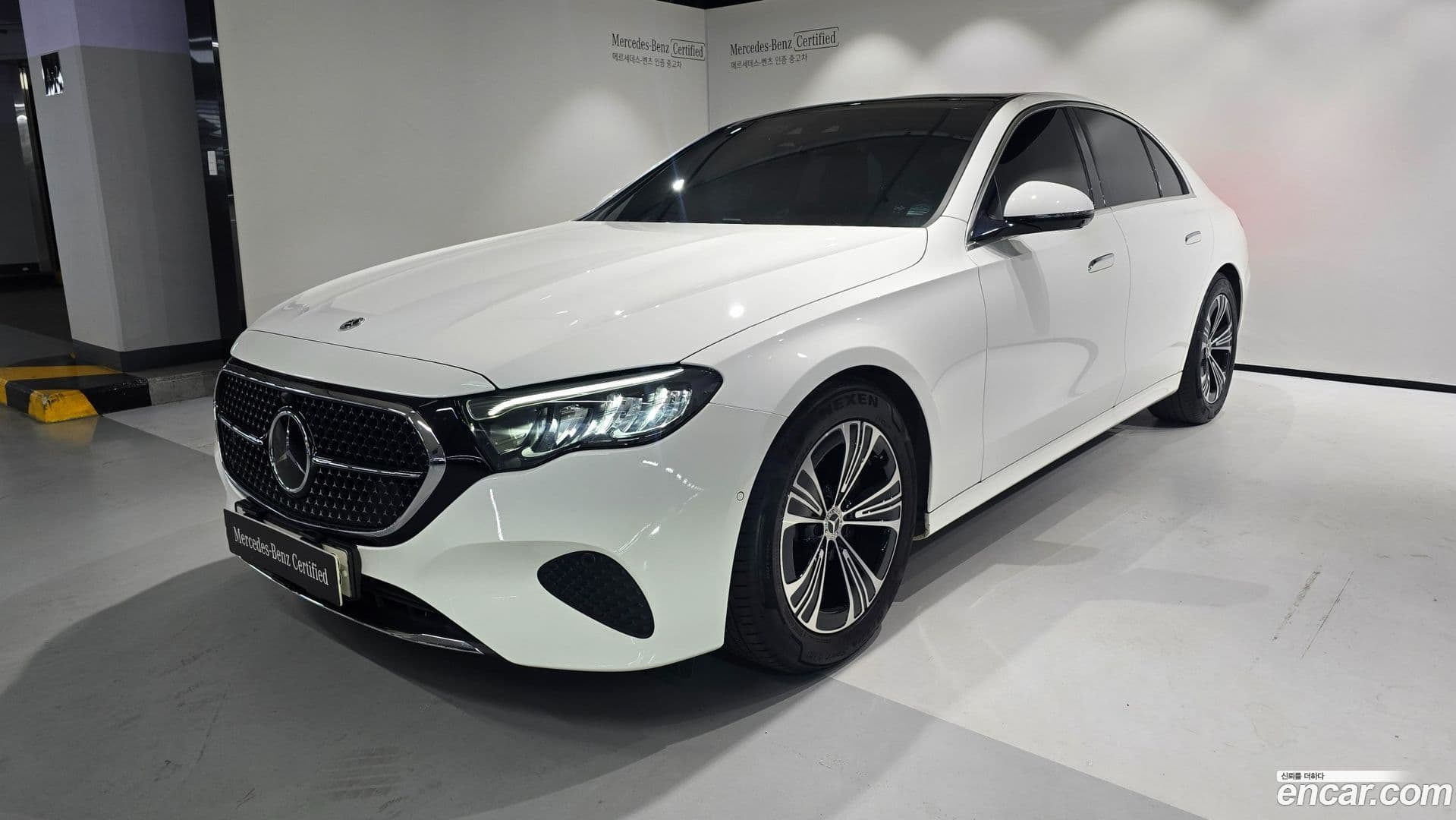 Main__Slider__Photo:E-Class Mercedes-Benz 2024.8-0