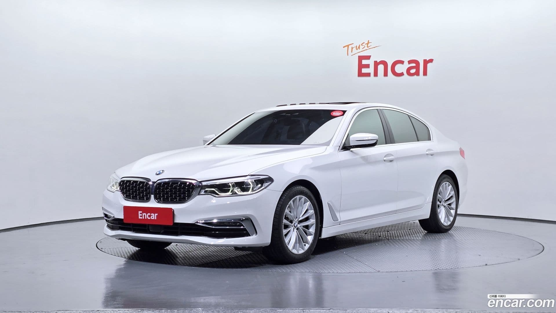 Main__Slider__Photo:5-Series BMW 2019.3-0