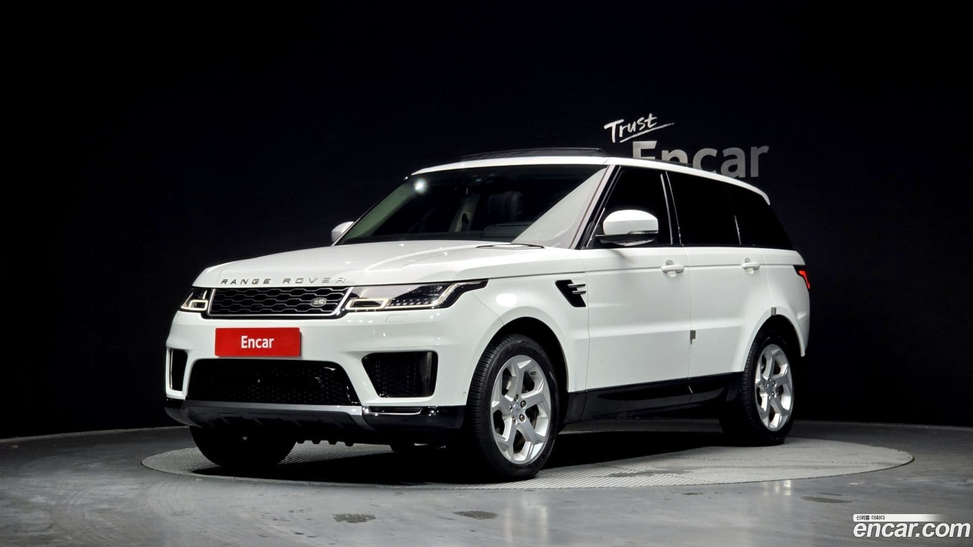 Main__Slider__Photo:Range Rover Sport Land Rover 2018.4-0