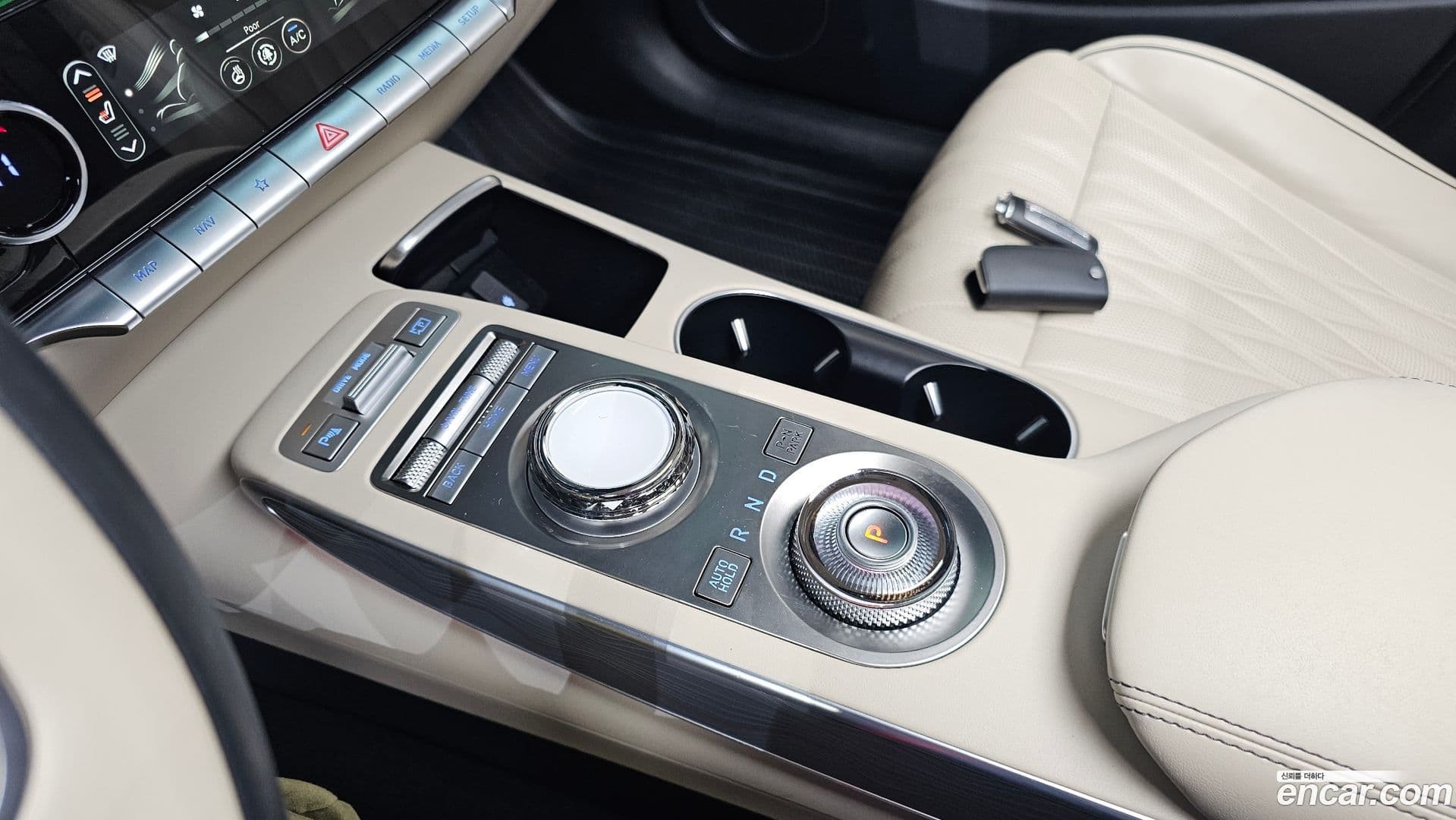 Main__Slider__Photo:GV70 Genesis 2022.0-8