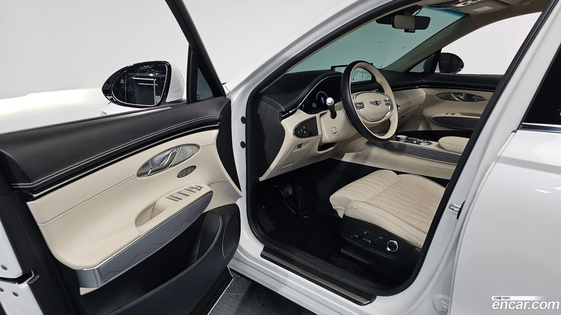 Main__Slider__Photo:GV70 Genesis 2022.0-9