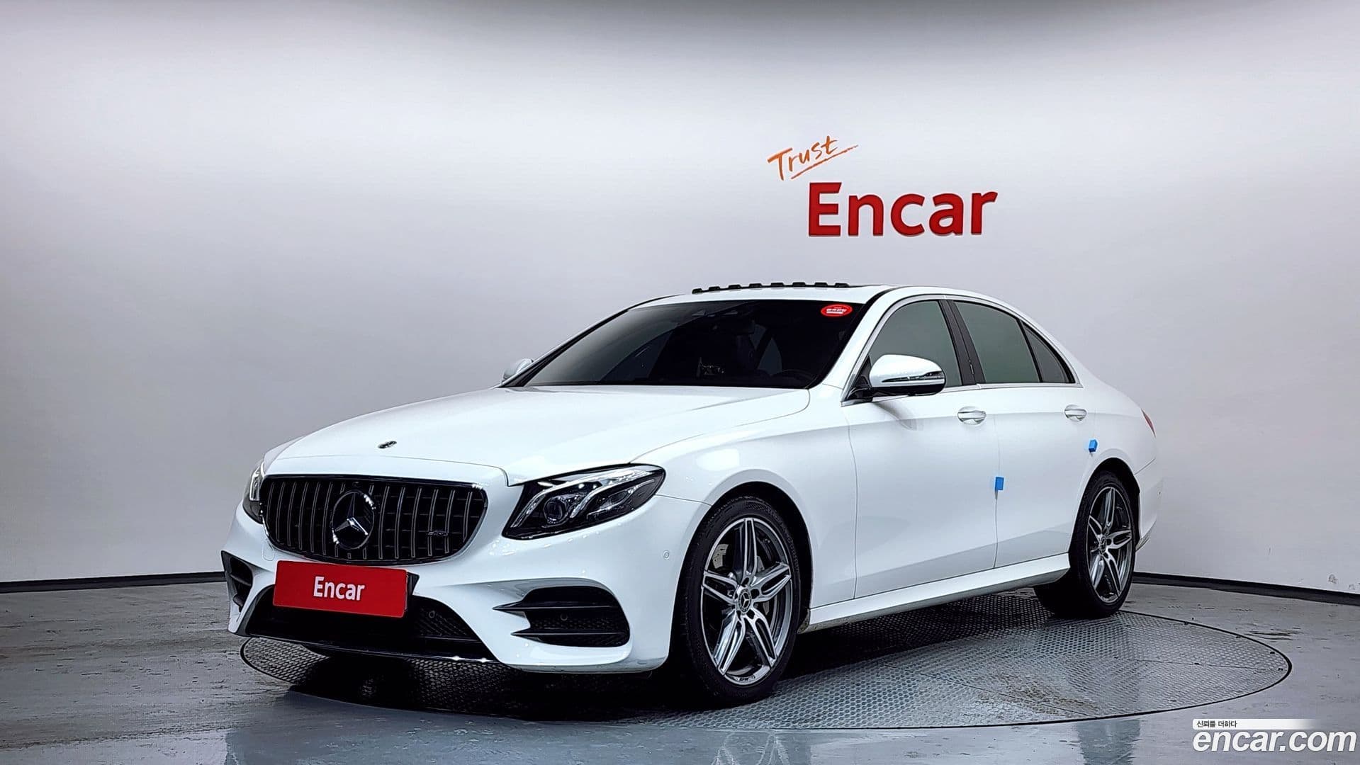Main__Slider__Photo:E-Class Mercedes-Benz 2019.1-0
