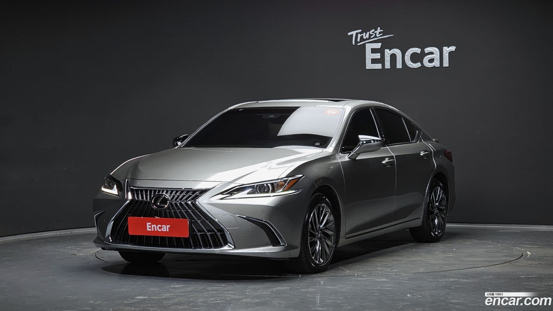 Main__Slider__Photo:ES Lexus 2024.6-0