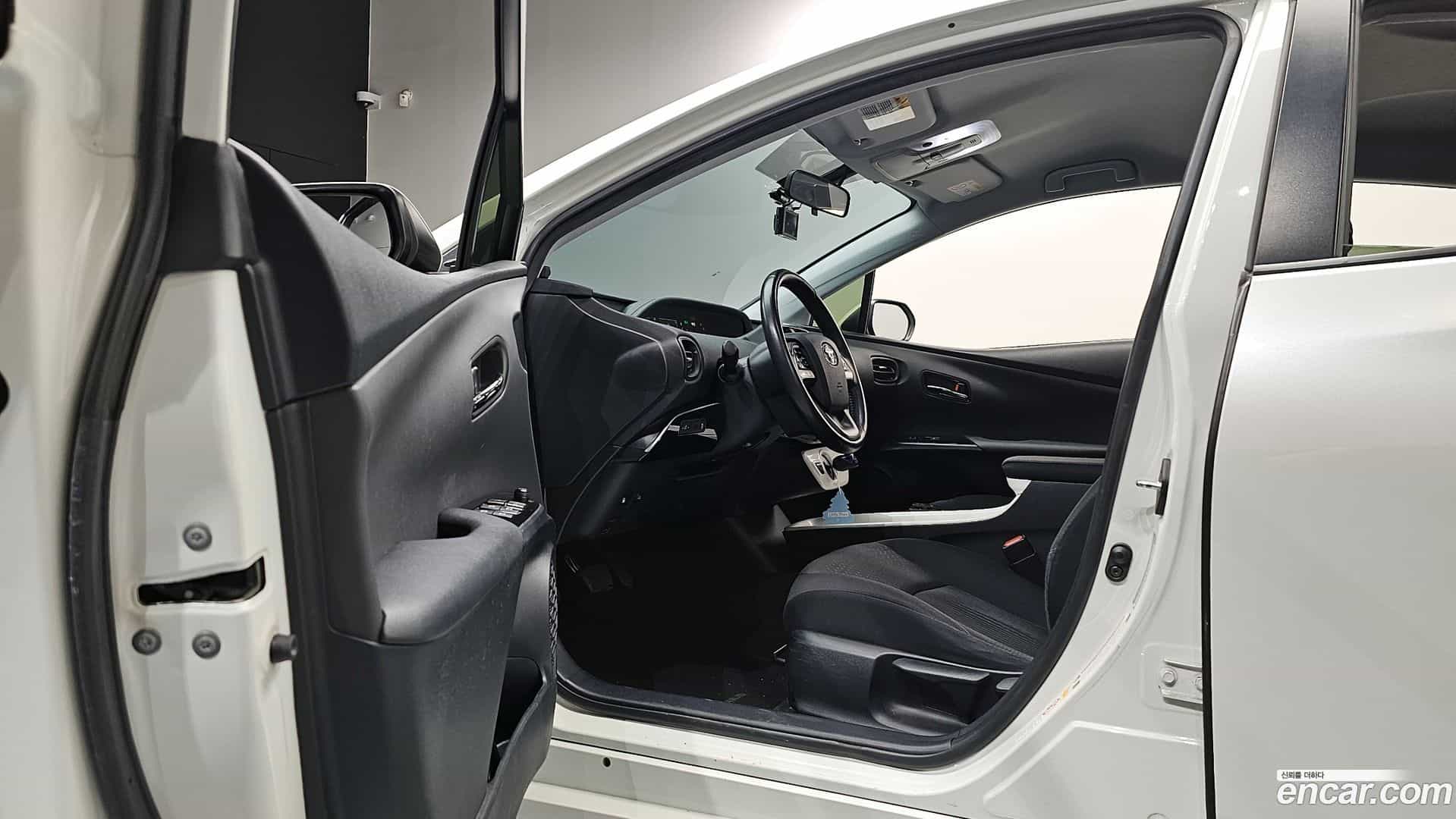 Prius Toyota 2016.6-INNER-010
