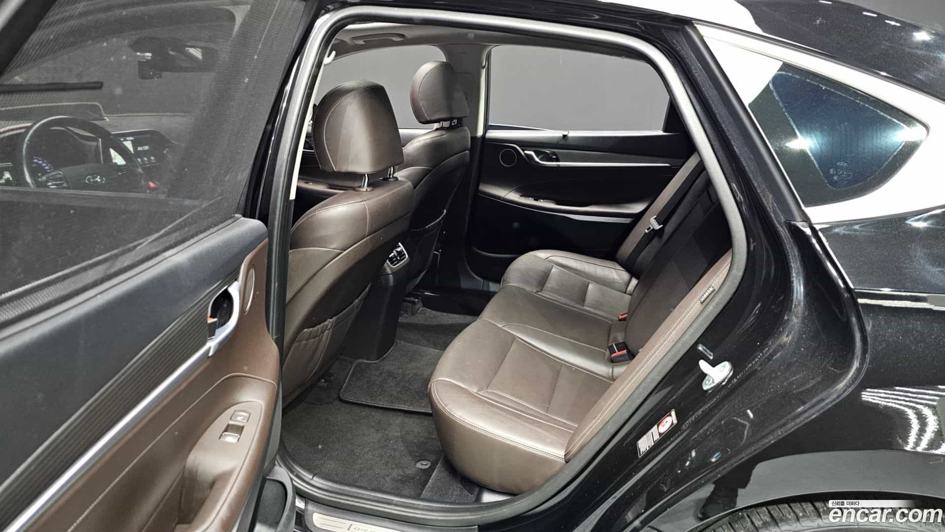 Grandeur Hyundai 2018.9-OPTION-016