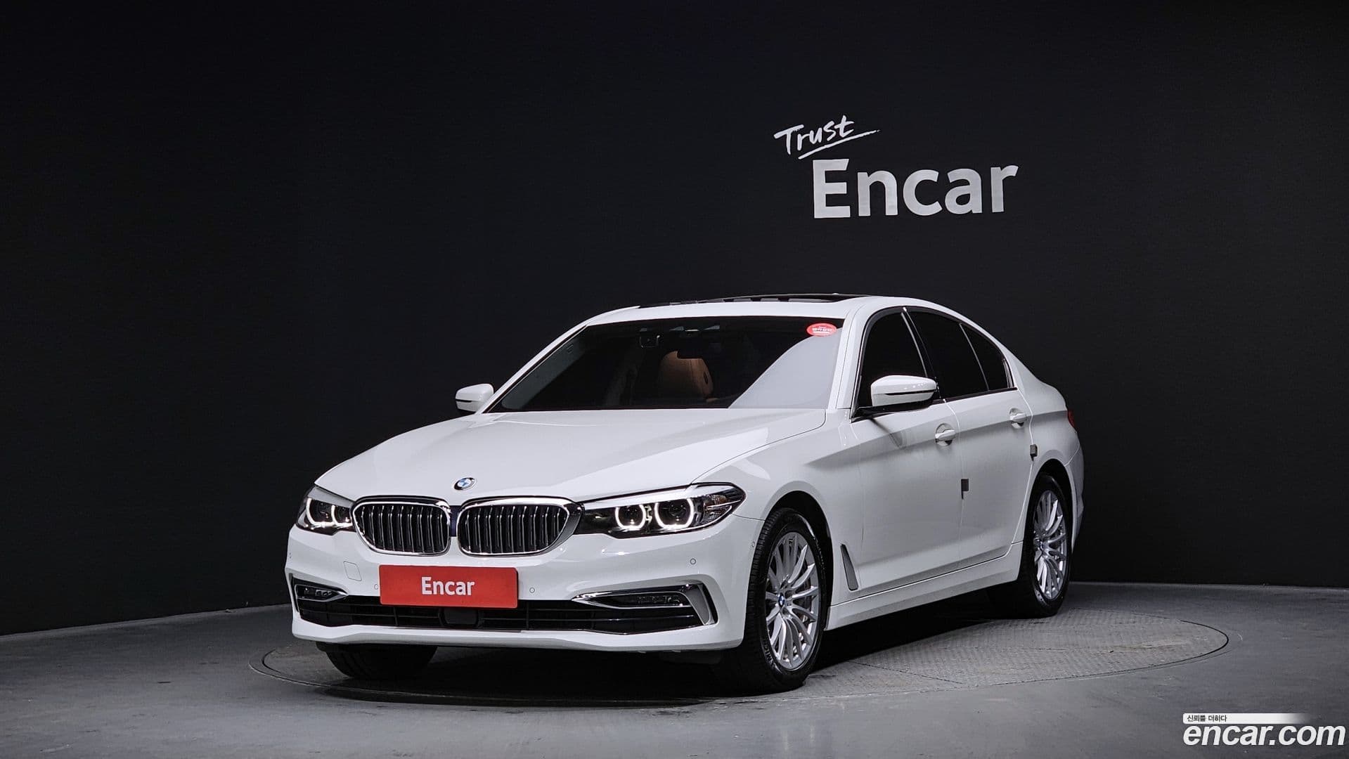 Main__Slider__Photo:5-Series BMW 2019.10-0