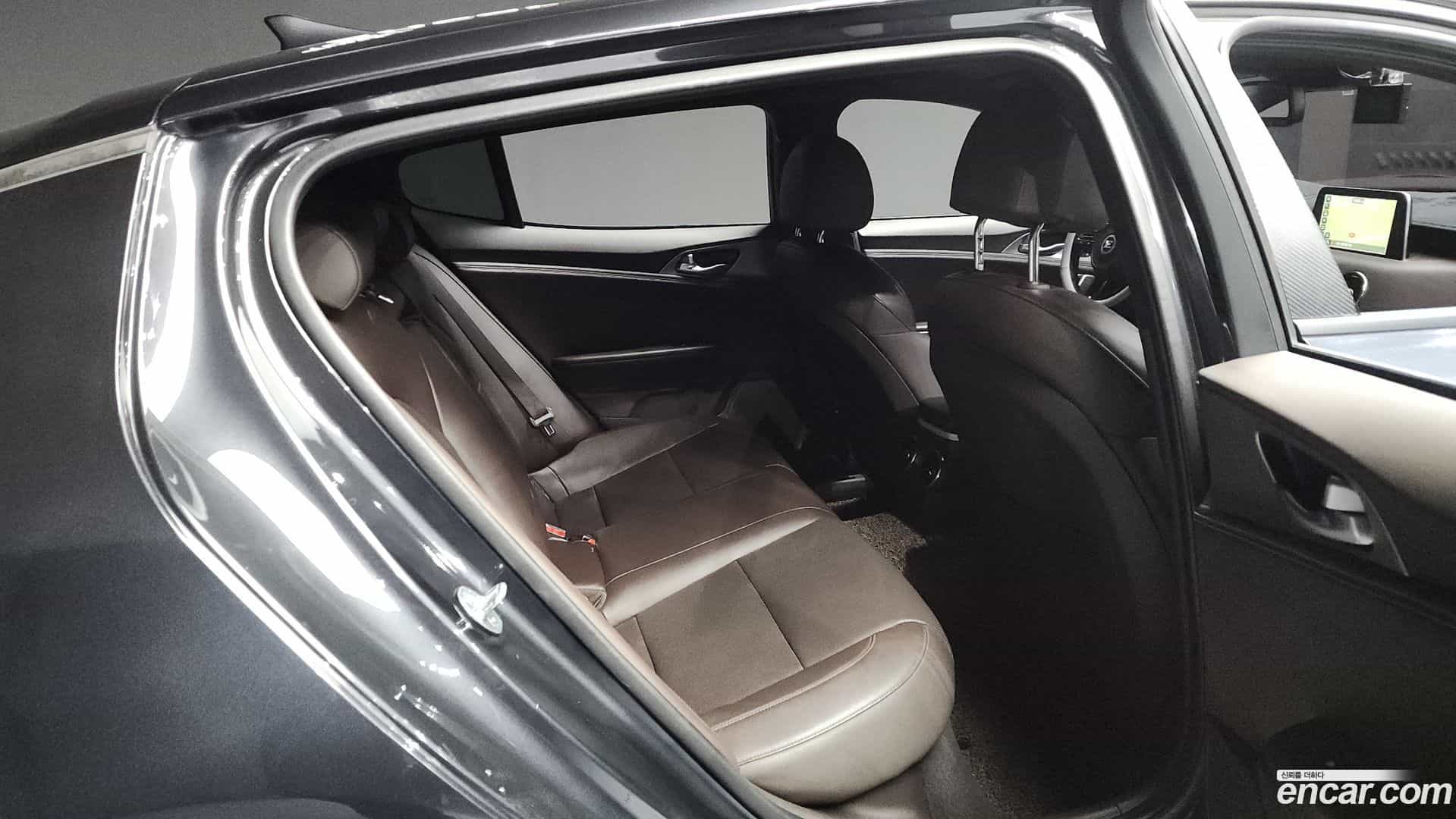 Stinger Kia 2018.6-OPTION-016