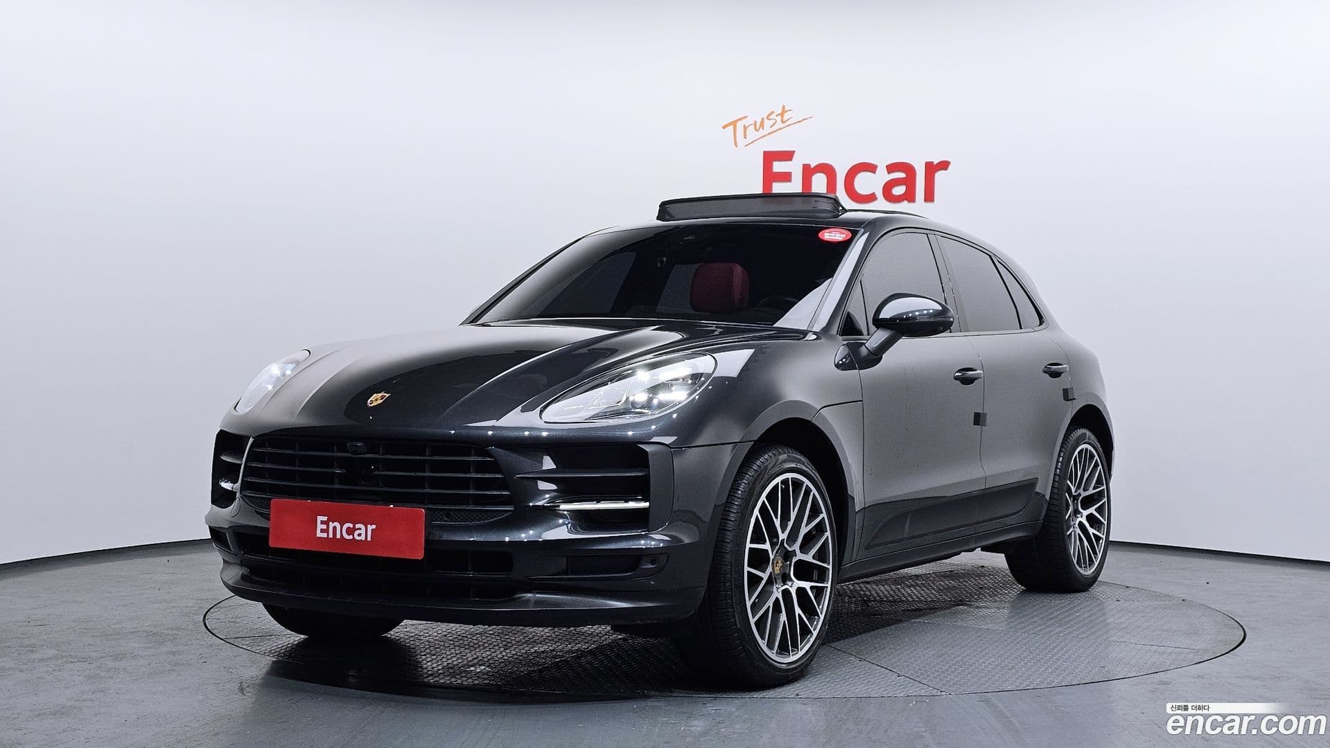 Main__Slider__Photo:Macan Porsche 2021.8-0