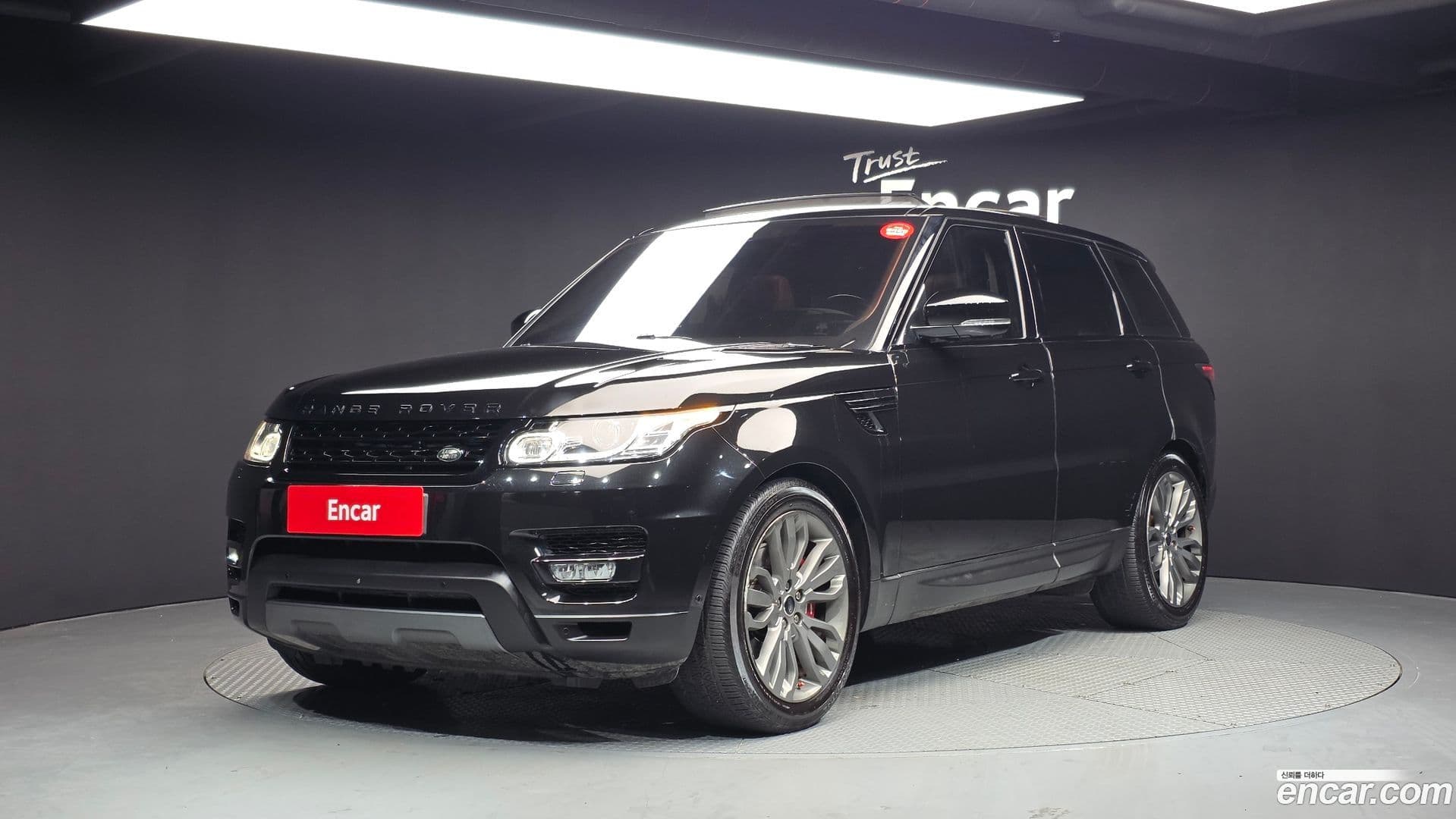 Main__Slider__Photo:Range Rover Sport Land Rover 2017.5-0