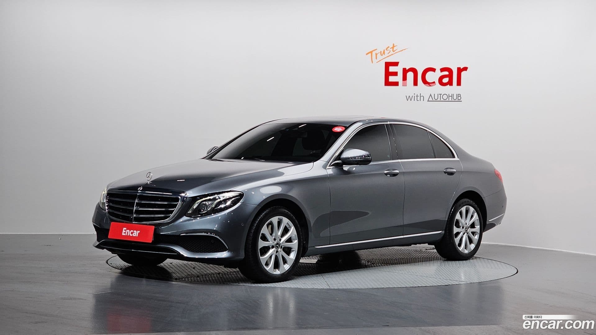 Main__Slider__Photo:E-Class Mercedes-Benz 2018.11-0