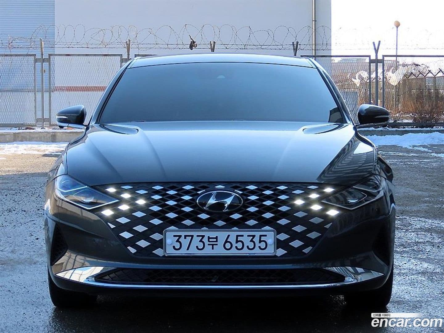 Main__Slider__Photo:Grandeur Hyundai 2021.11-0