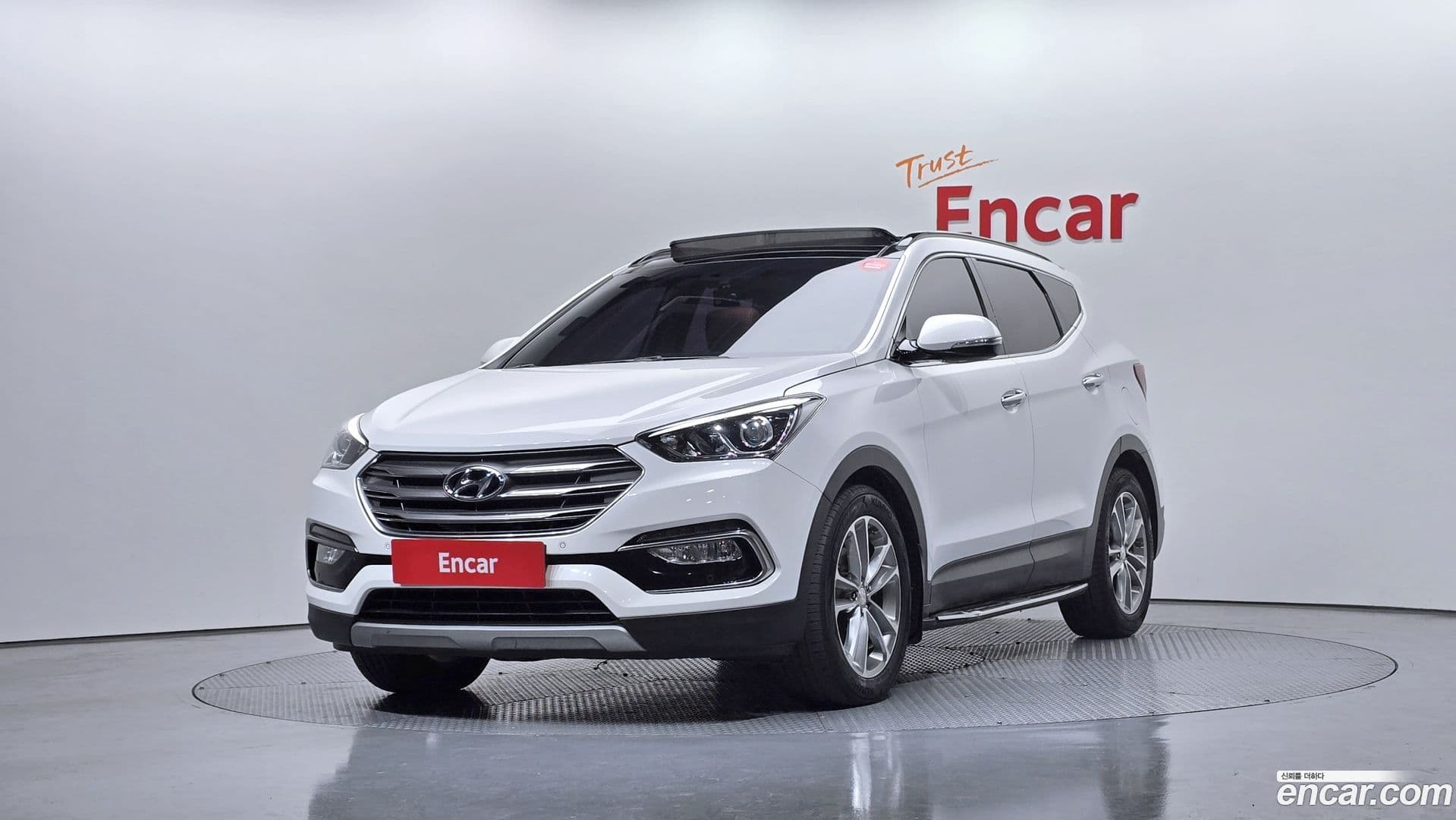 Main__Slider__Photo:Santafe Hyundai 2015.8-0