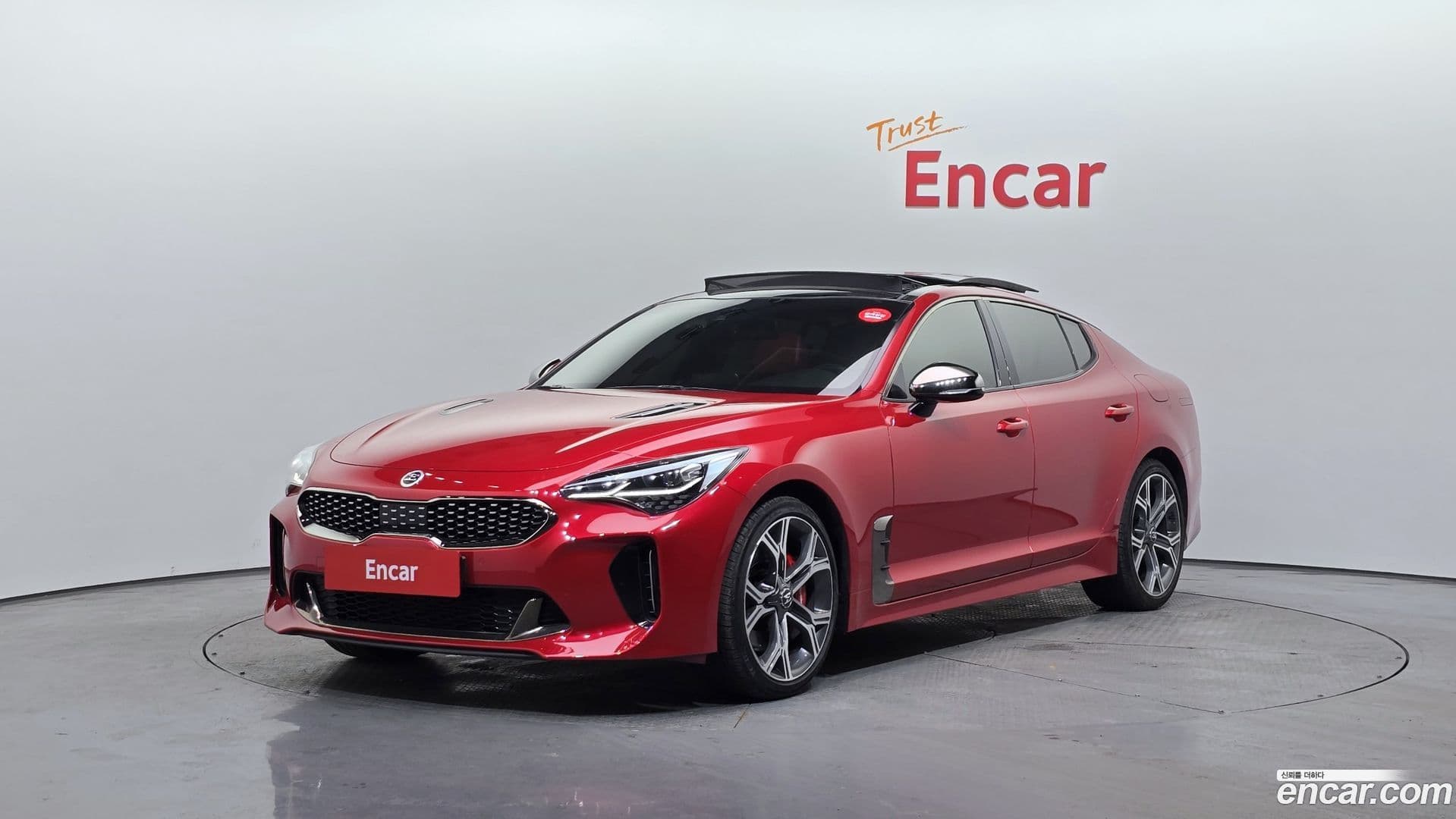 Main__Slider__Photo:Stinger Kia 2019.7-0