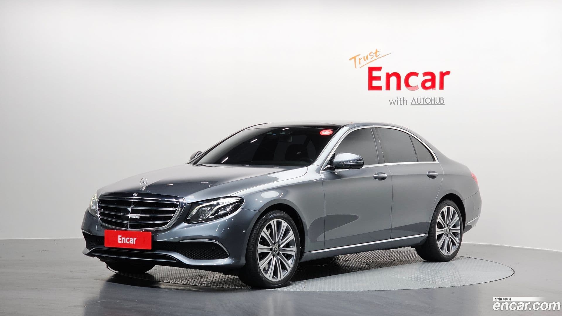 Main__Slider__Photo:E-Class Mercedes-Benz 2020.4-0
