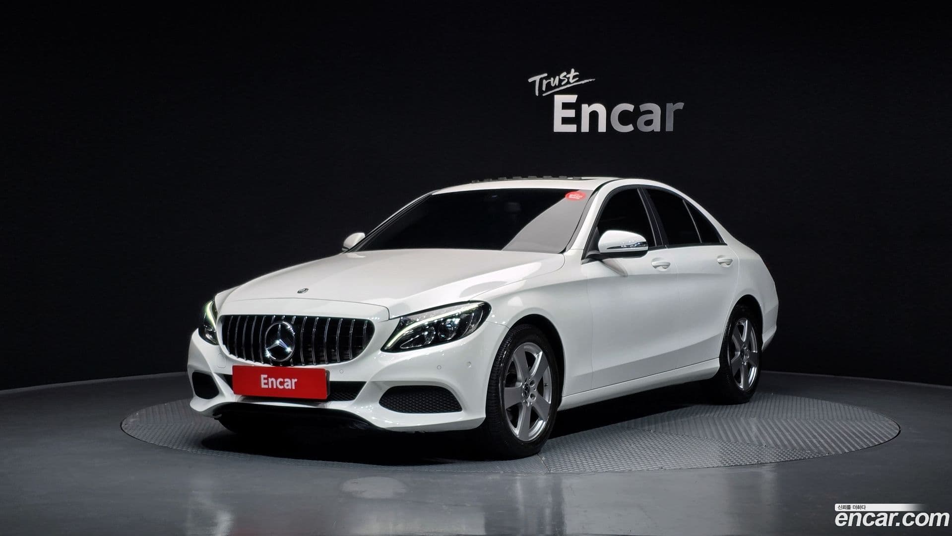 Main__Slider__Photo:C-Class Mercedes-Benz 2018.2-0