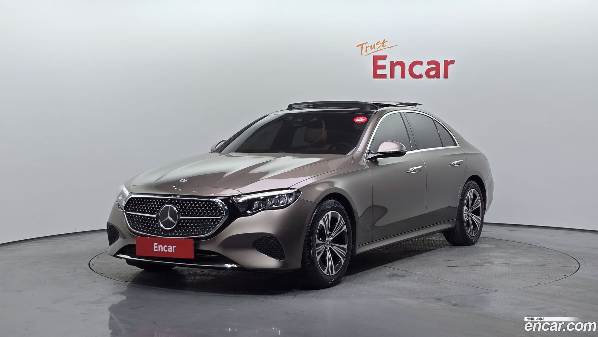 Main__Slider__Photo:E-Class Mercedes-Benz 2025.1-0