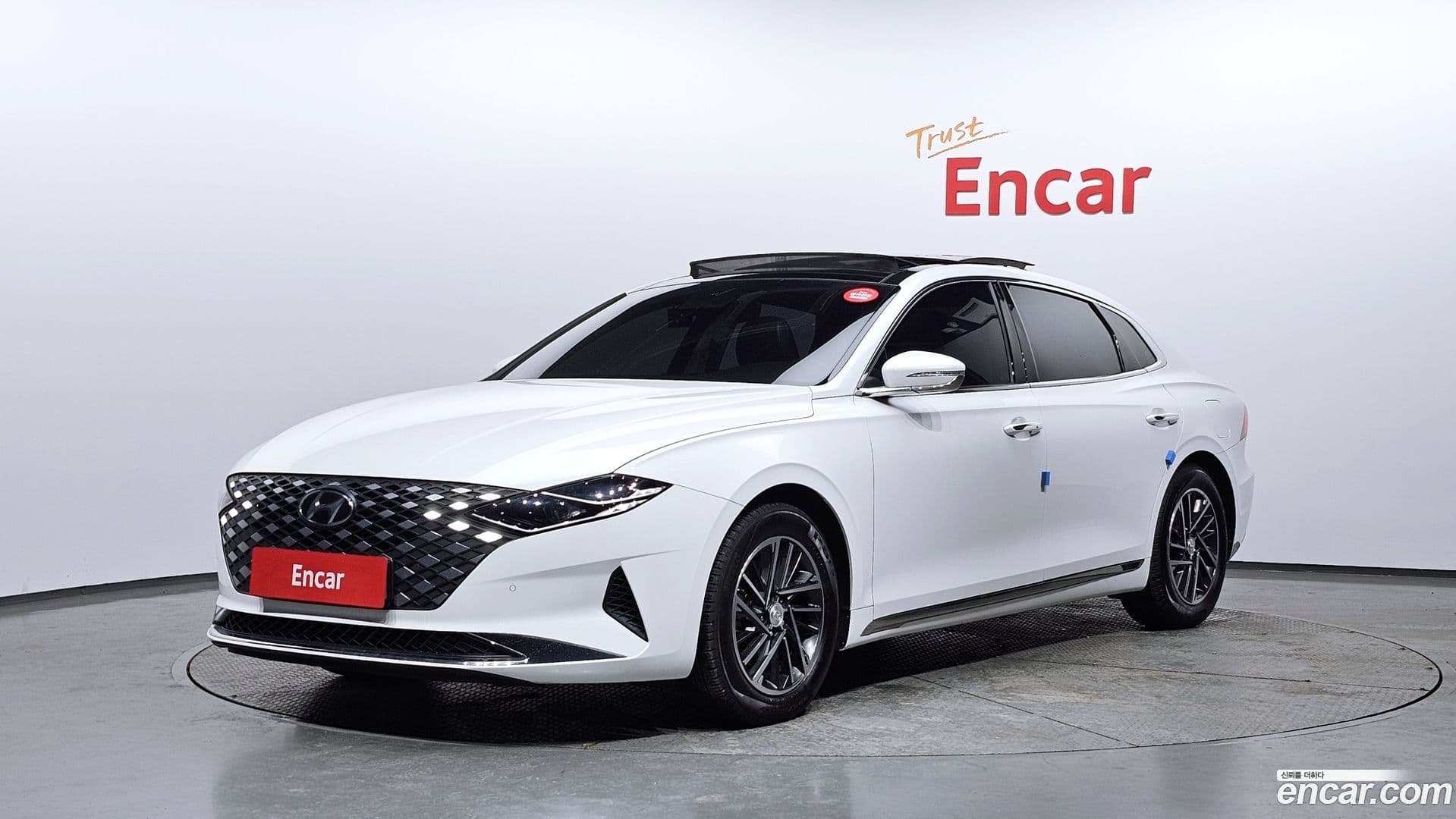 Main__Slider__Photo:Grandeur Hyundai 2021.10-0