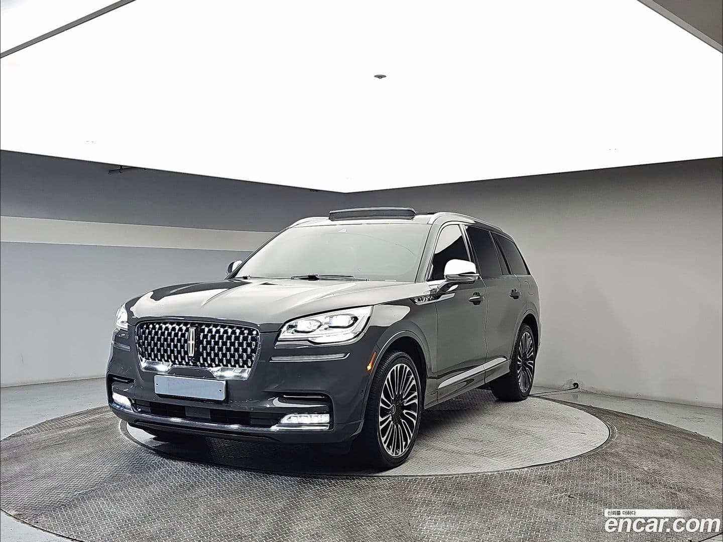 Main__Slider__Photo:Aviator Lincoln 2022.3-0