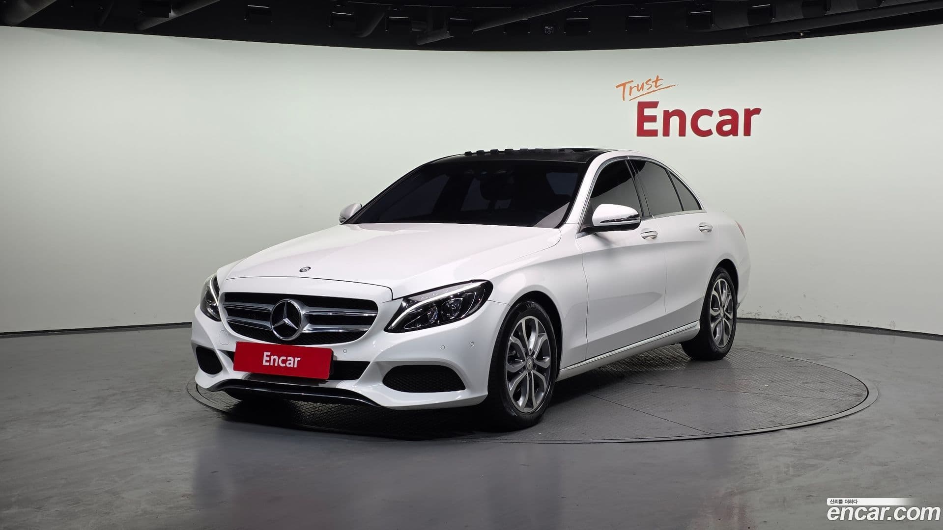 Main__Slider__Photo:C-Class Mercedes-Benz 2016.8-0