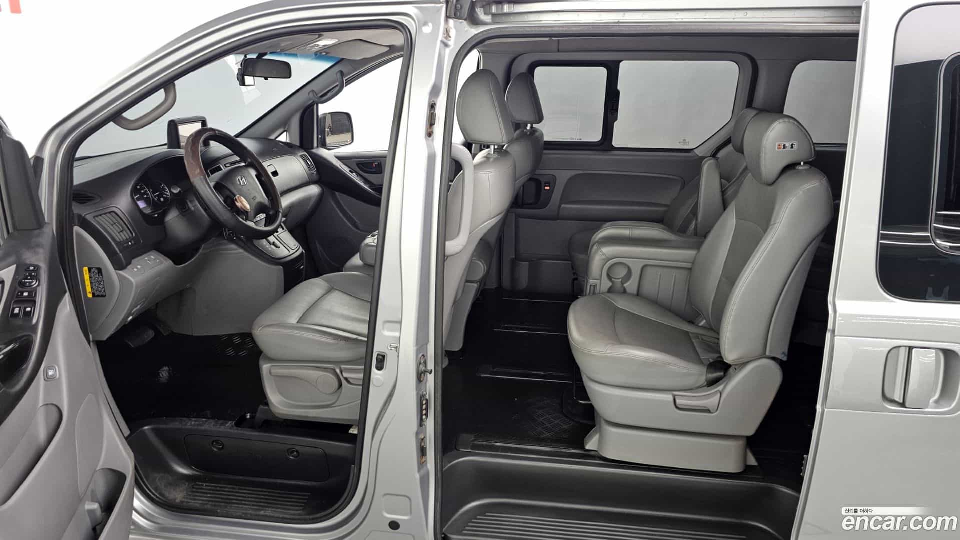 Starex Hyundai 2017.0-INNER-010