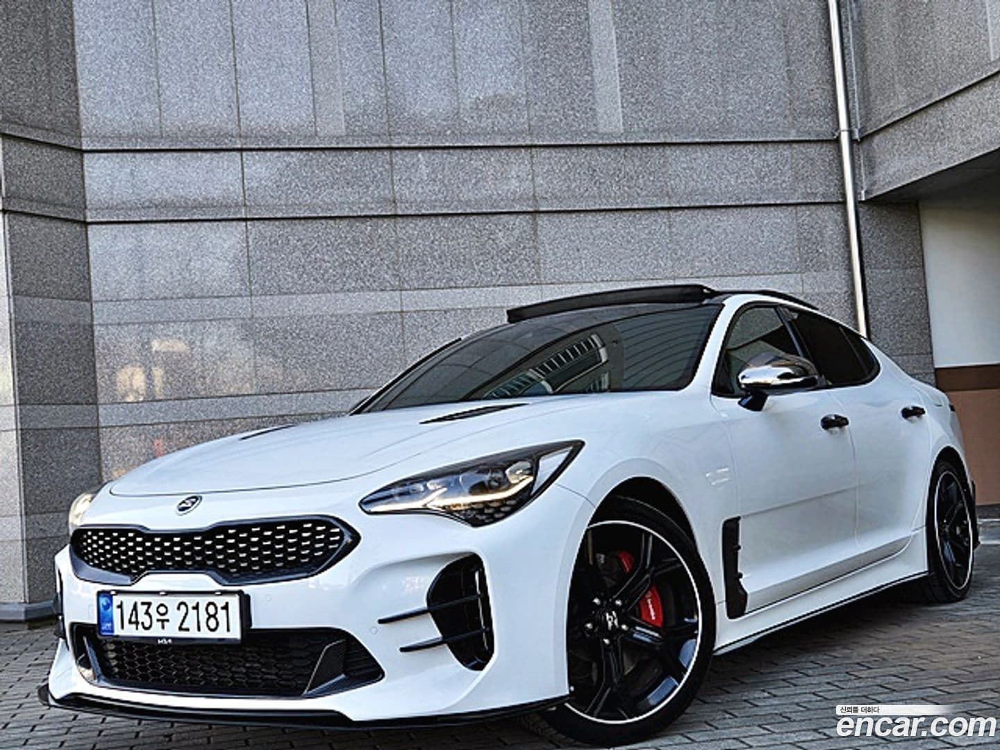 Main__Slider__Photo:Stinger Kia 2018.5-0