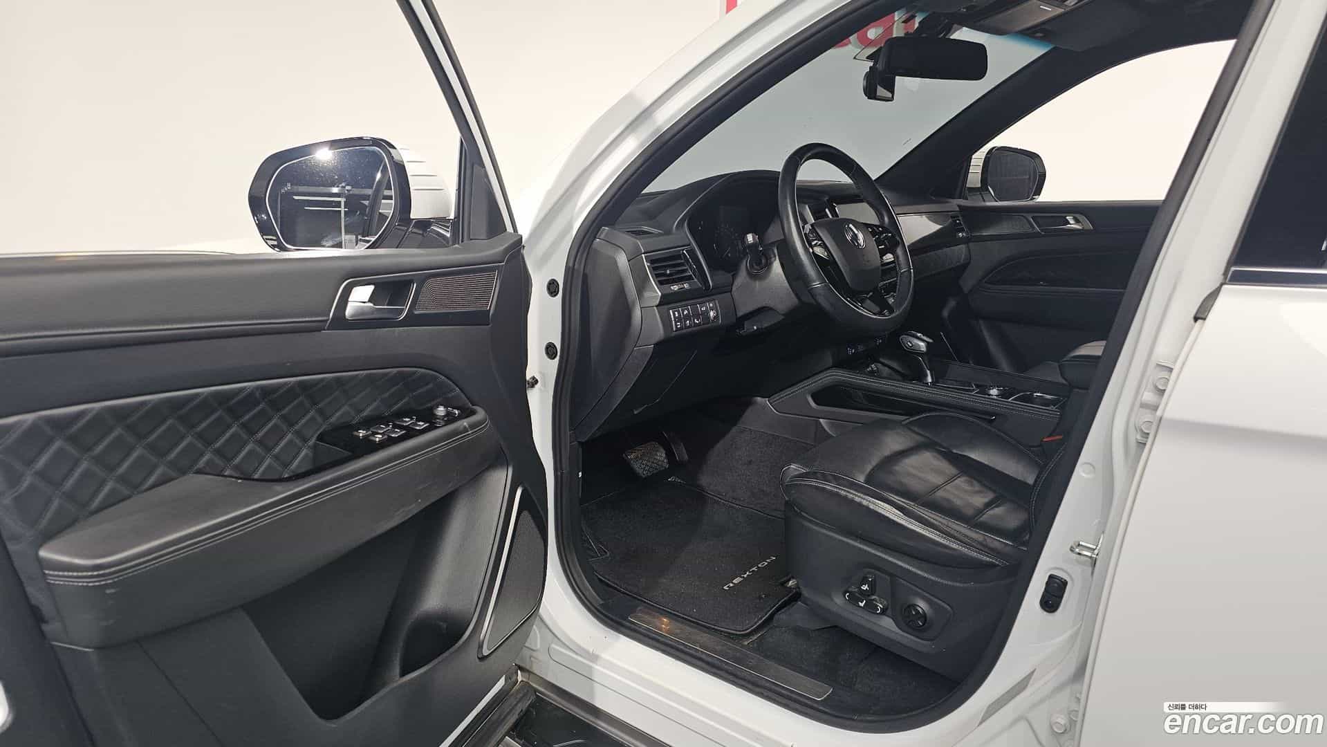 Rexton KG Mobility 2020.6-INNER-010